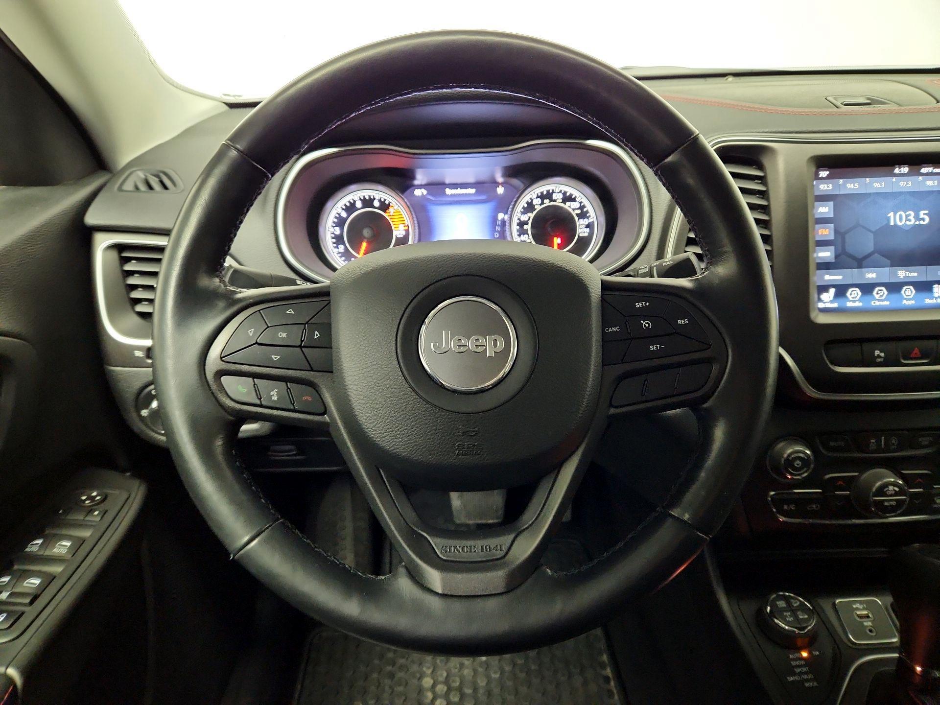 Thumbnail: 2020 Jeep Cherokee - 10