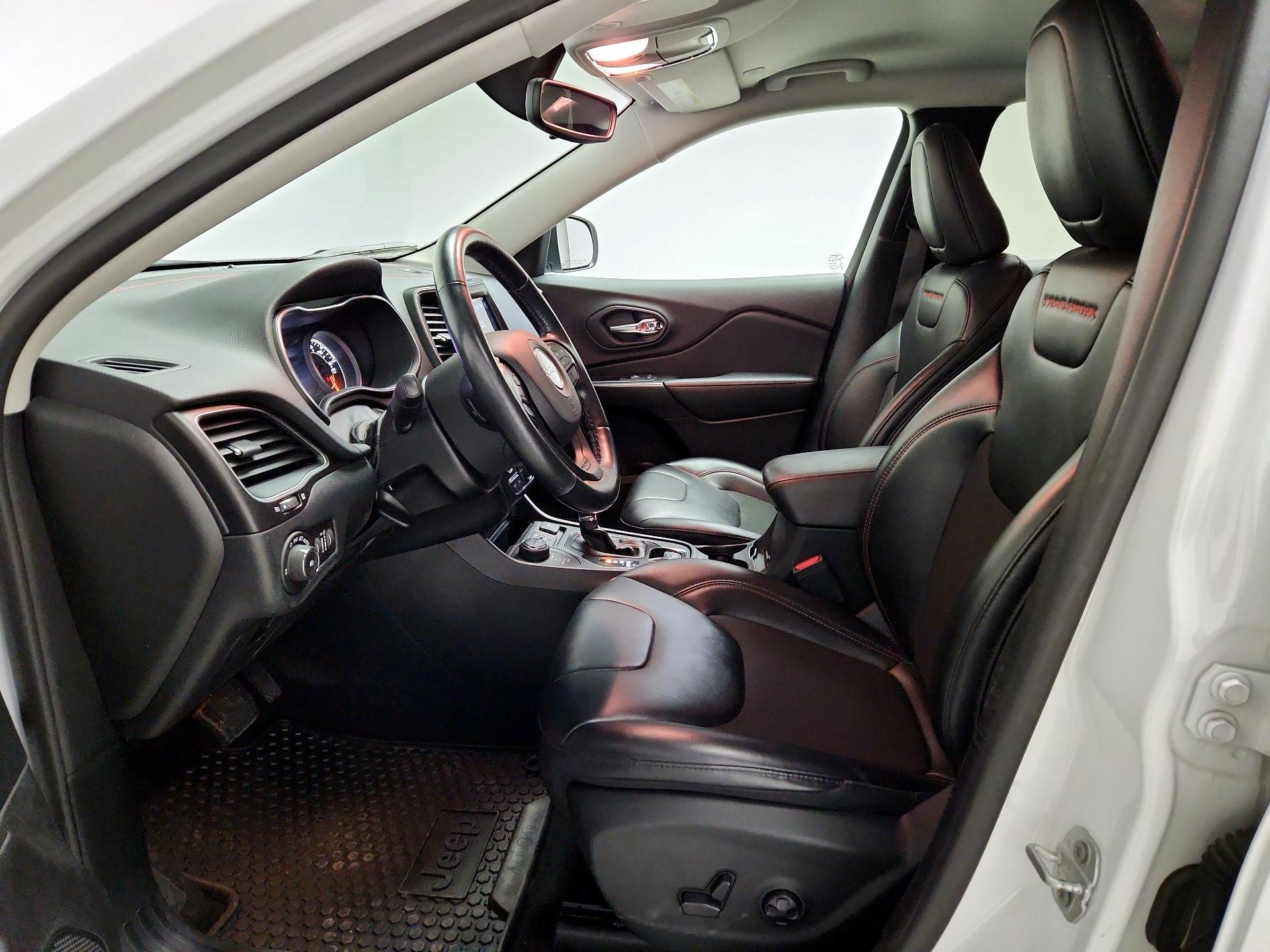 Thumbnail: 2020 Jeep Cherokee - 11