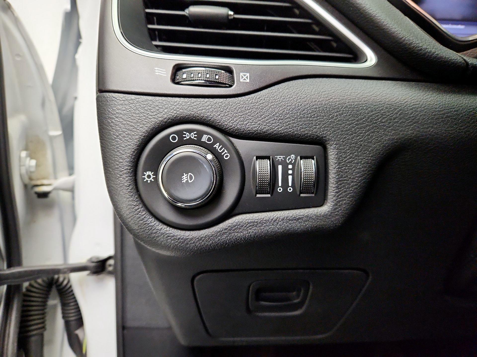 Thumbnail: 2020 Jeep Cherokee - 13