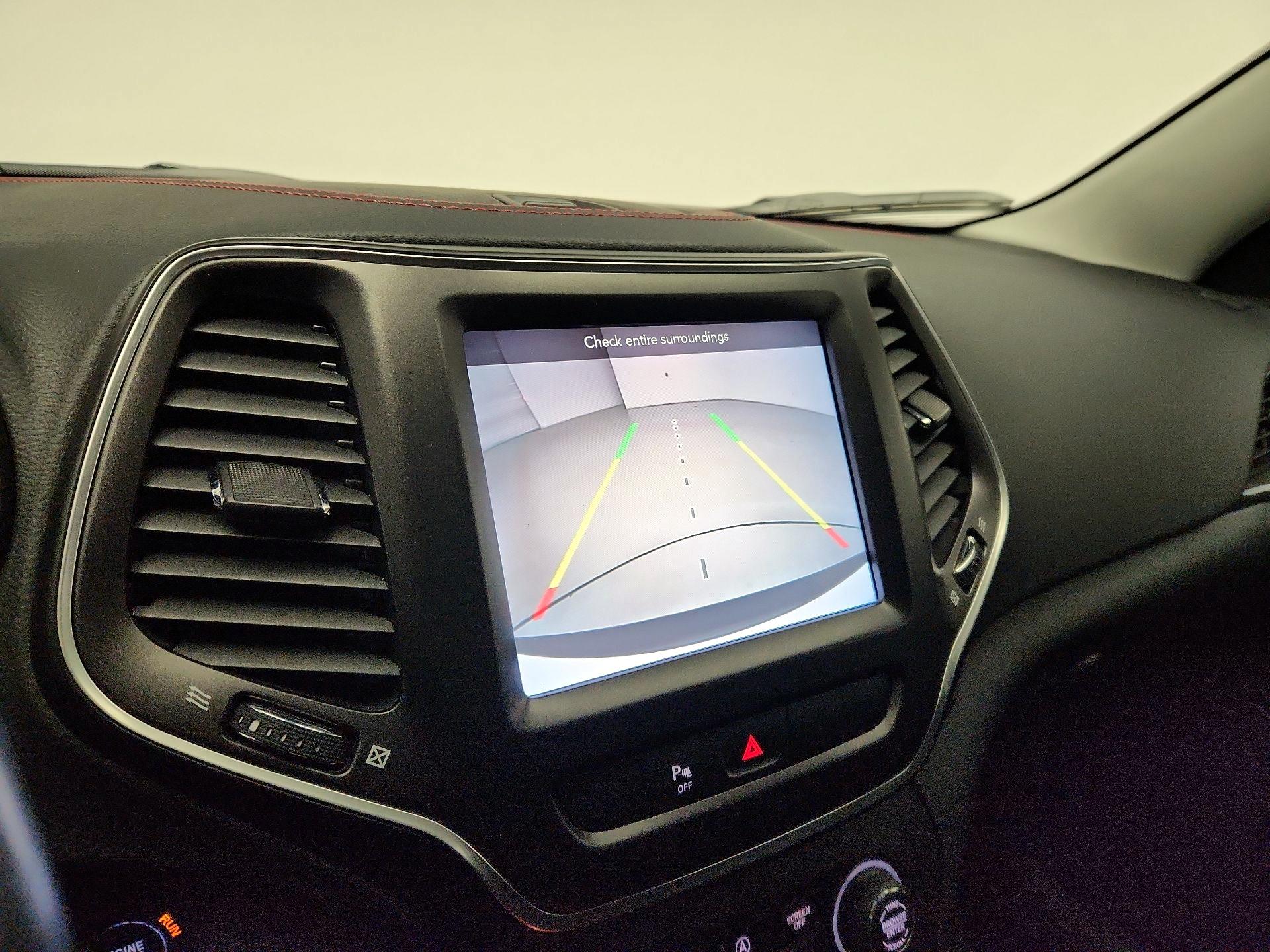 Thumbnail: 2020 Jeep Cherokee - 14