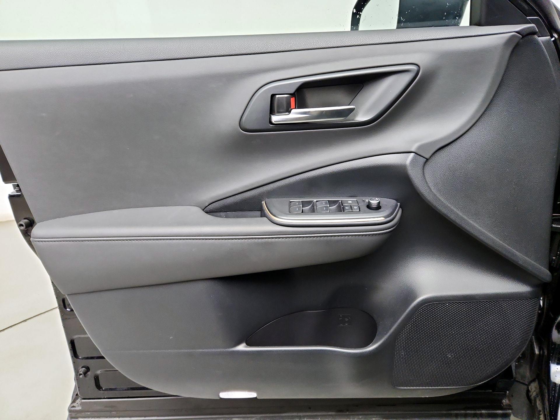 Thumbnail: 2023 Toyota Crown - 12