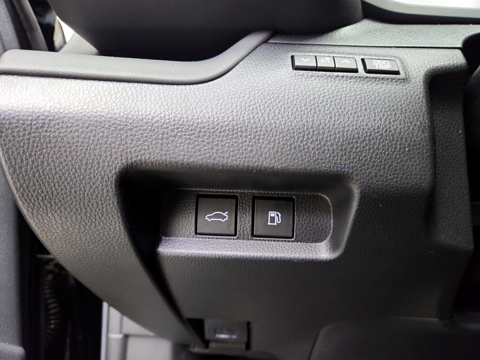 Thumbnail: 2023 Toyota Crown - 13