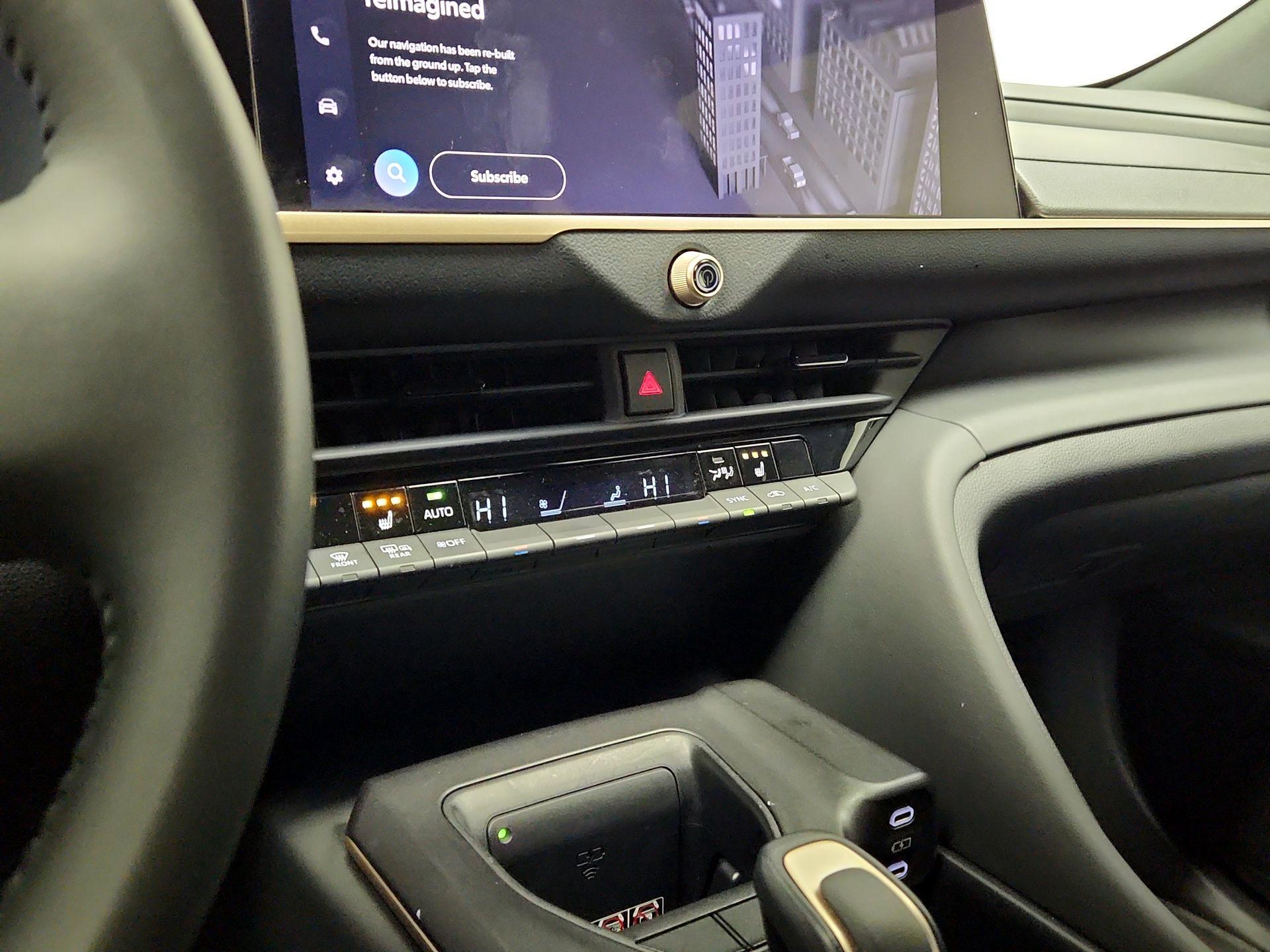 Thumbnail: 2023 Toyota Crown - 16