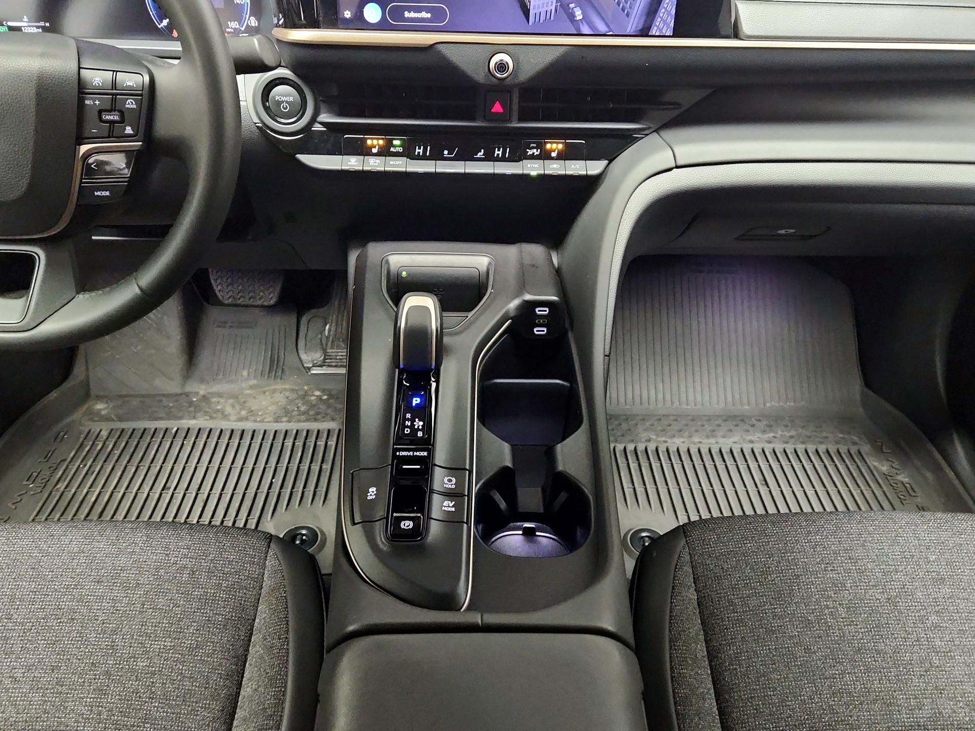 Thumbnail: 2023 Toyota Crown - 17