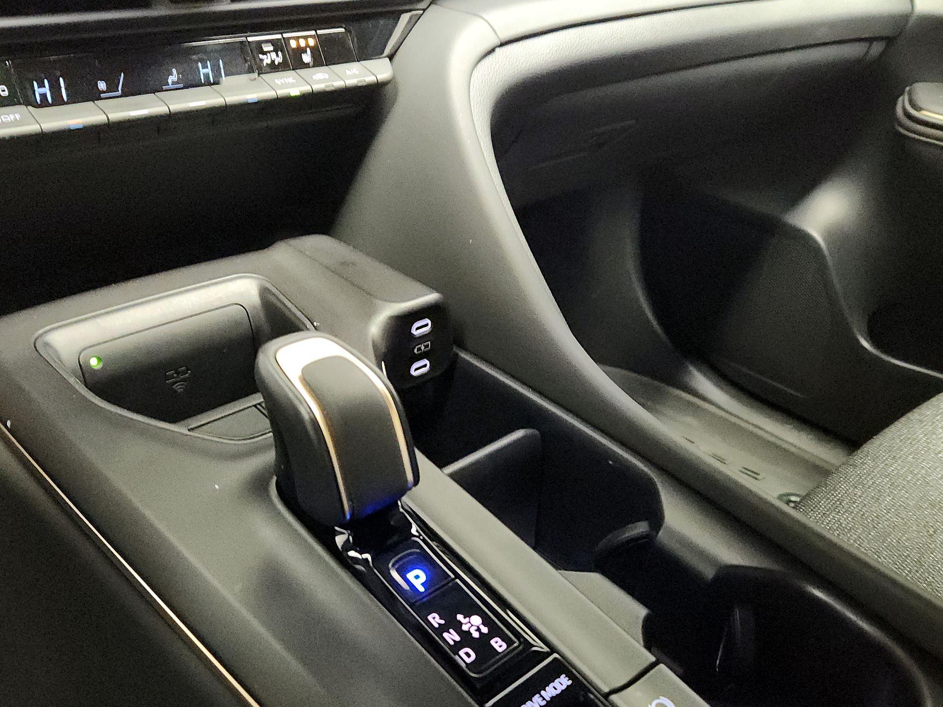 Thumbnail: 2023 Toyota Crown - 18