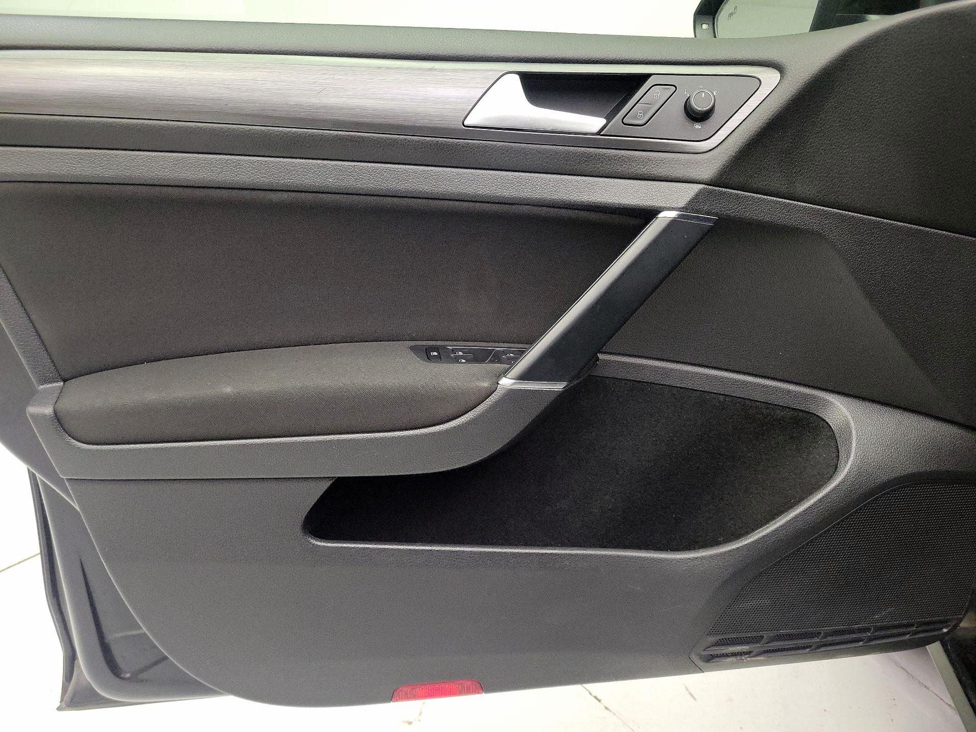 Thumbnail: 2019 Volkswagen Golf - 12