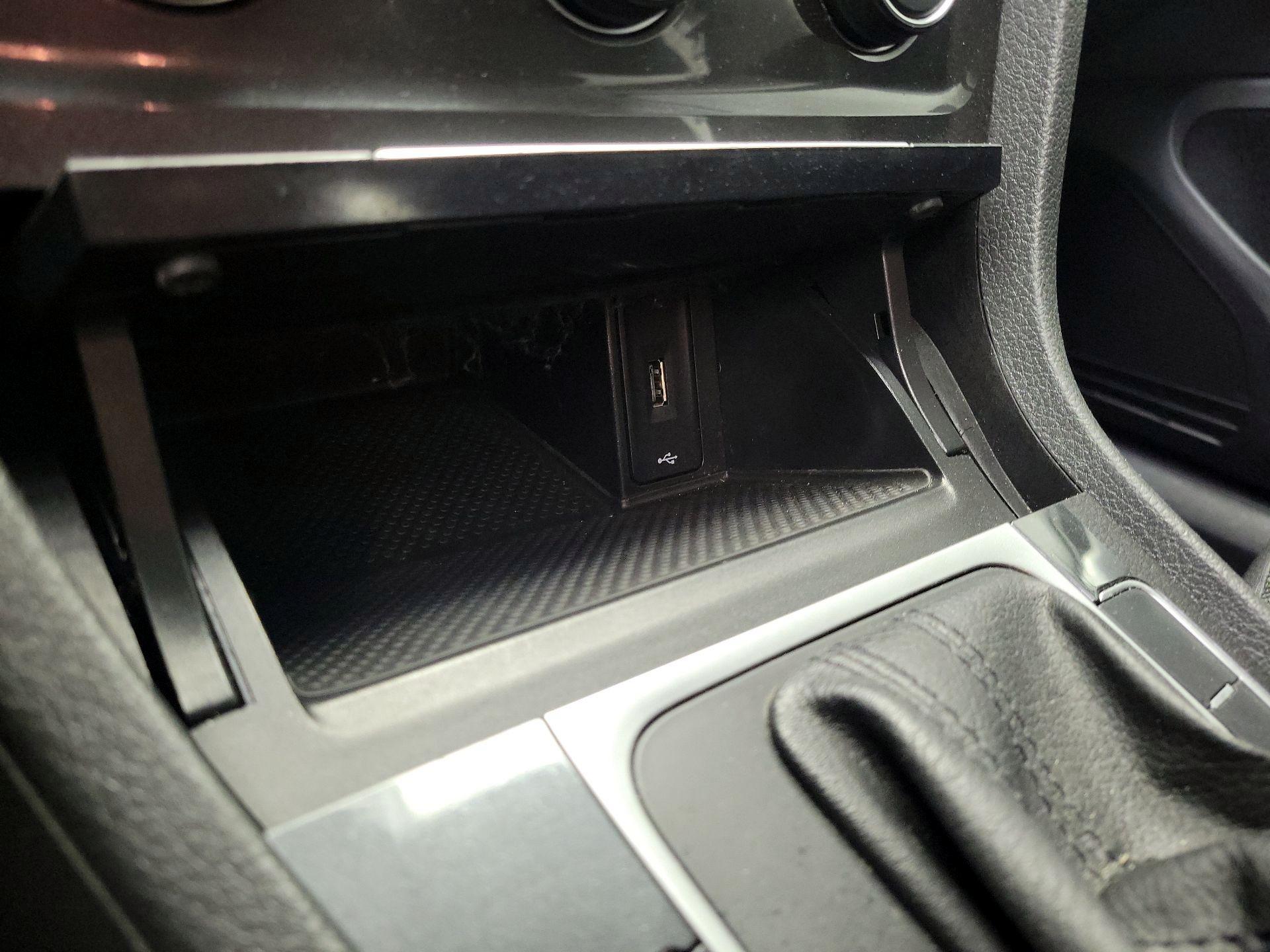 Thumbnail: 2019 Volkswagen Golf - 18