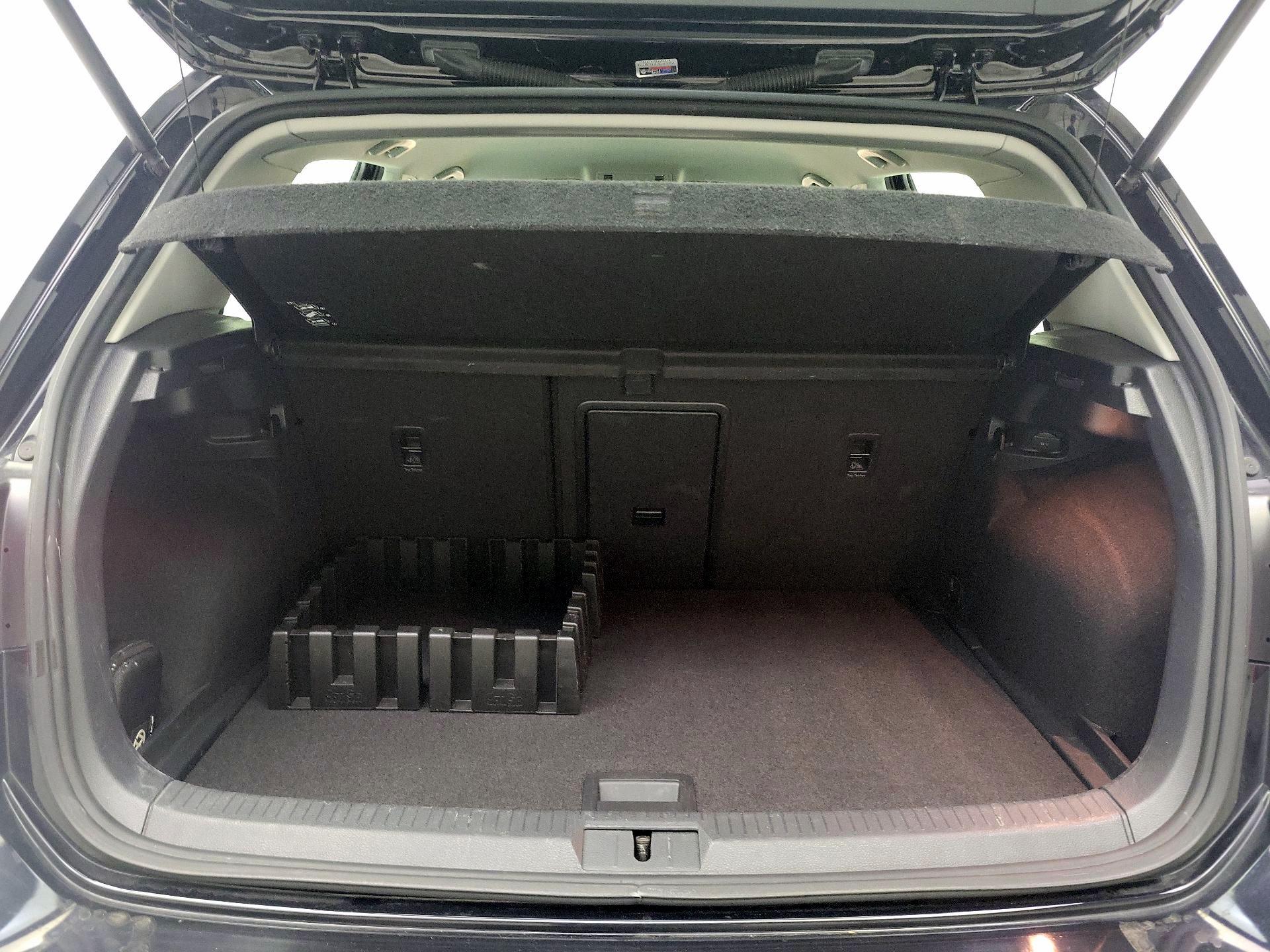 Thumbnail: 2019 Volkswagen Golf - 20