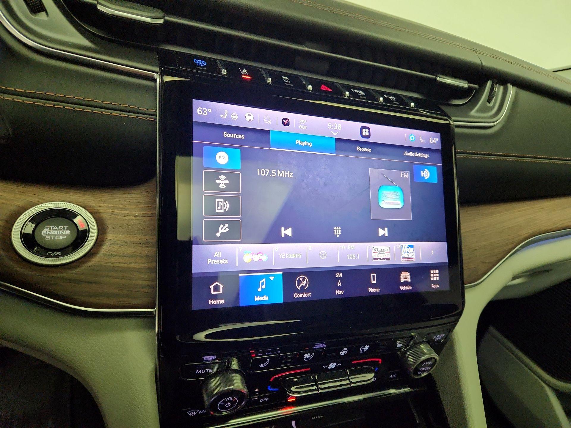 Thumbnail: 2022 Jeep Grand Cherokee - 16