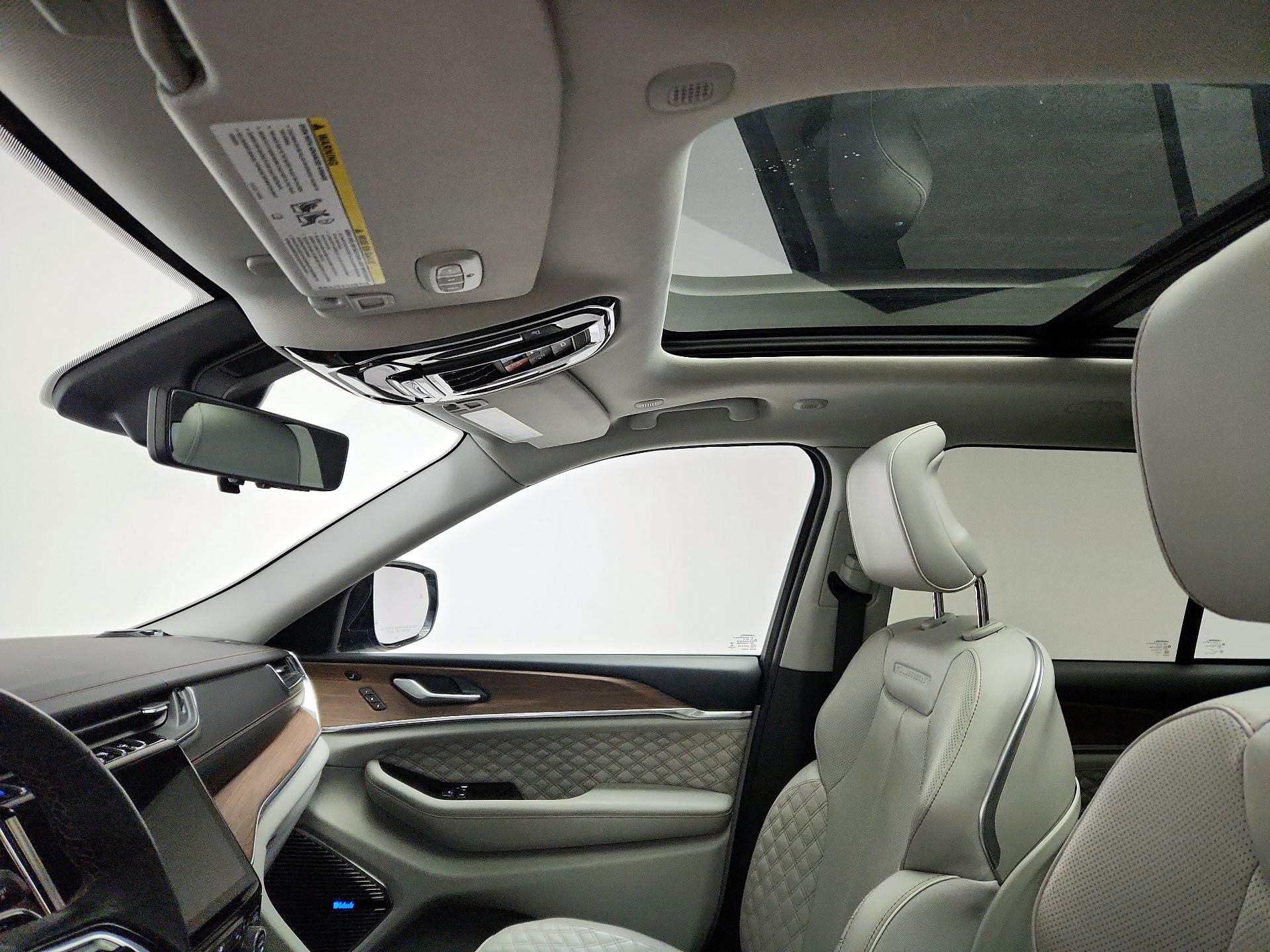 Thumbnail: 2022 Jeep Grand Cherokee - 20