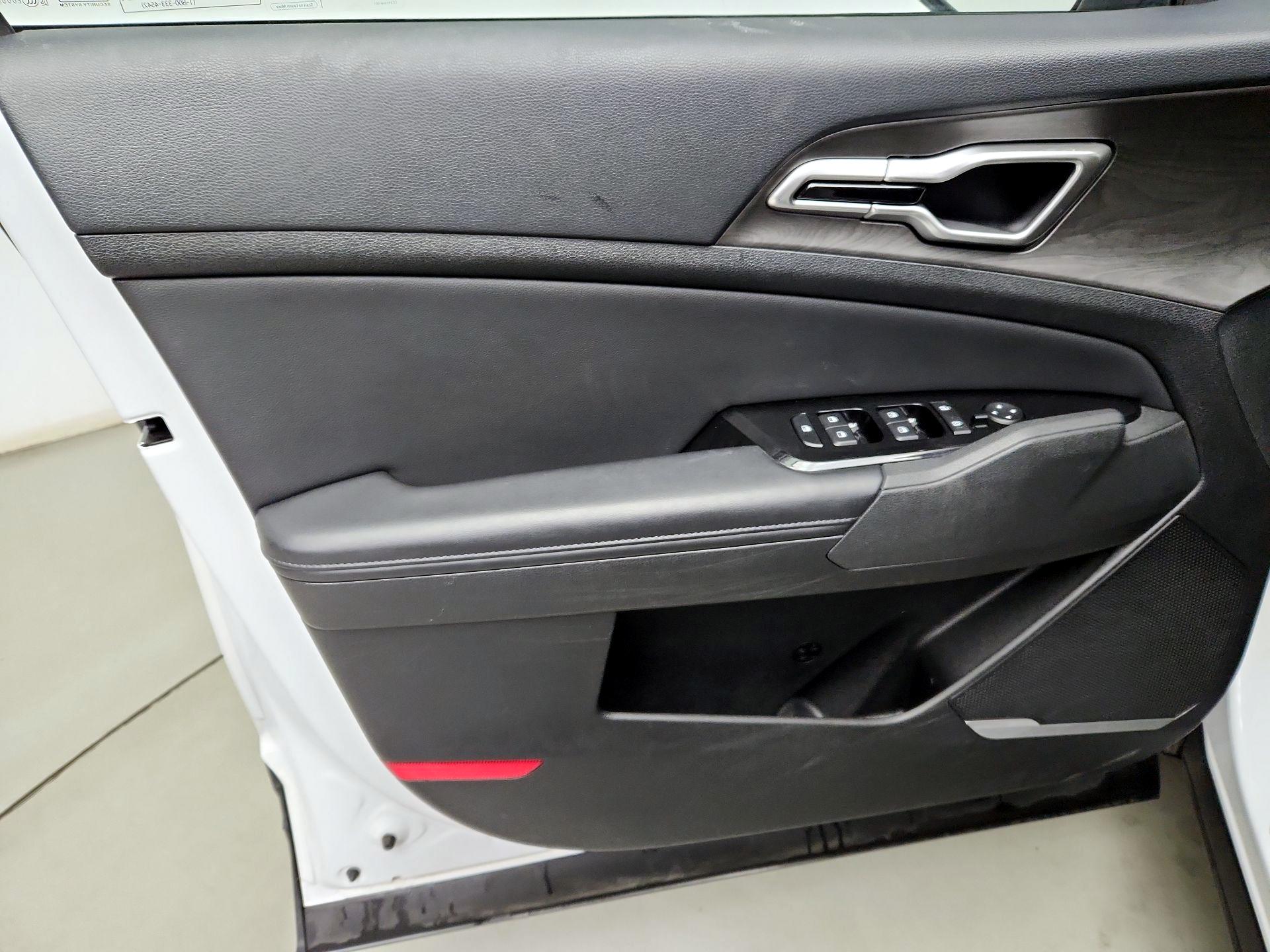 Thumbnail: 2023 Kia Sportage - 12