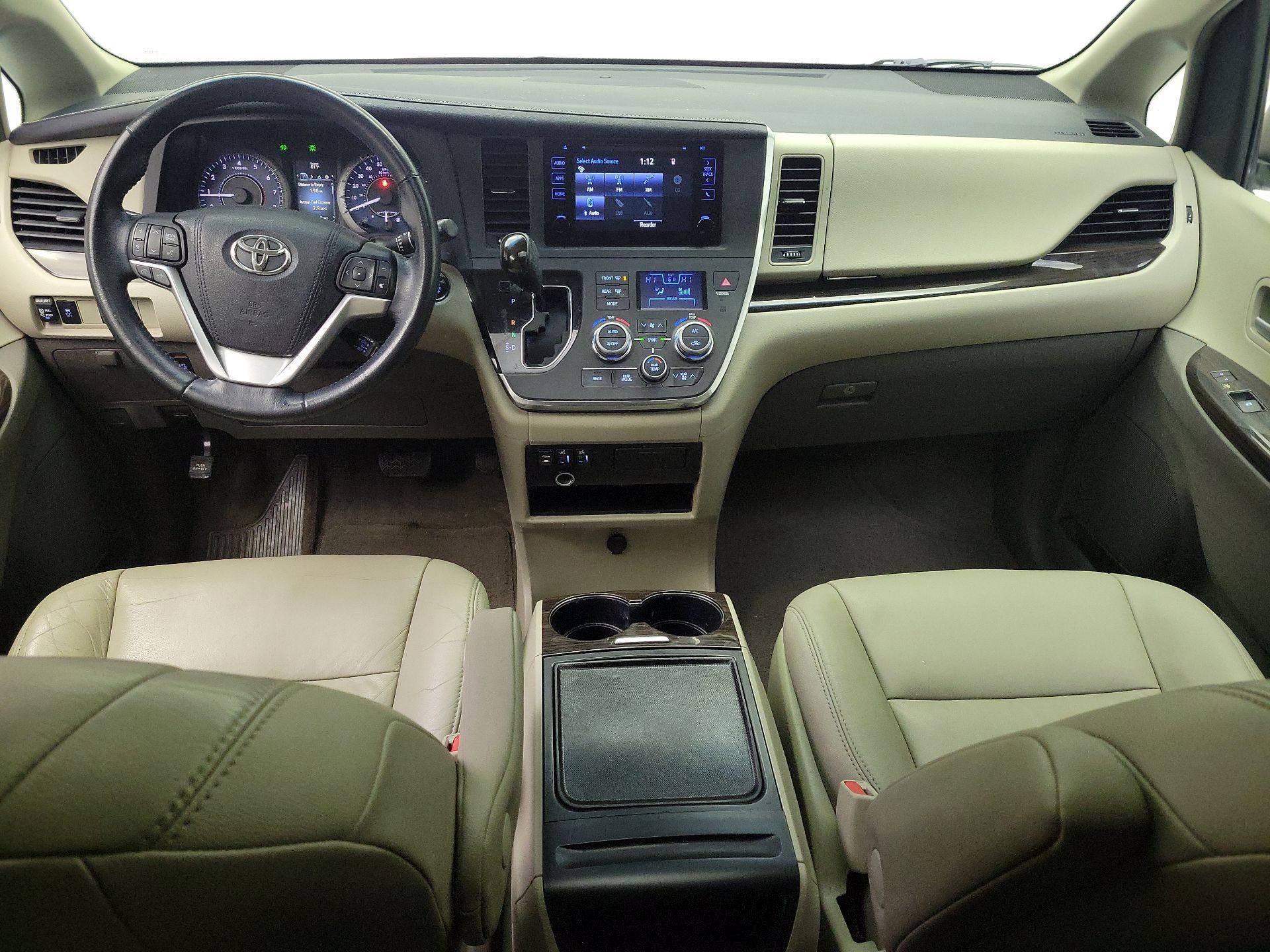 Thumbnail: 2015 Toyota Sienna - 9