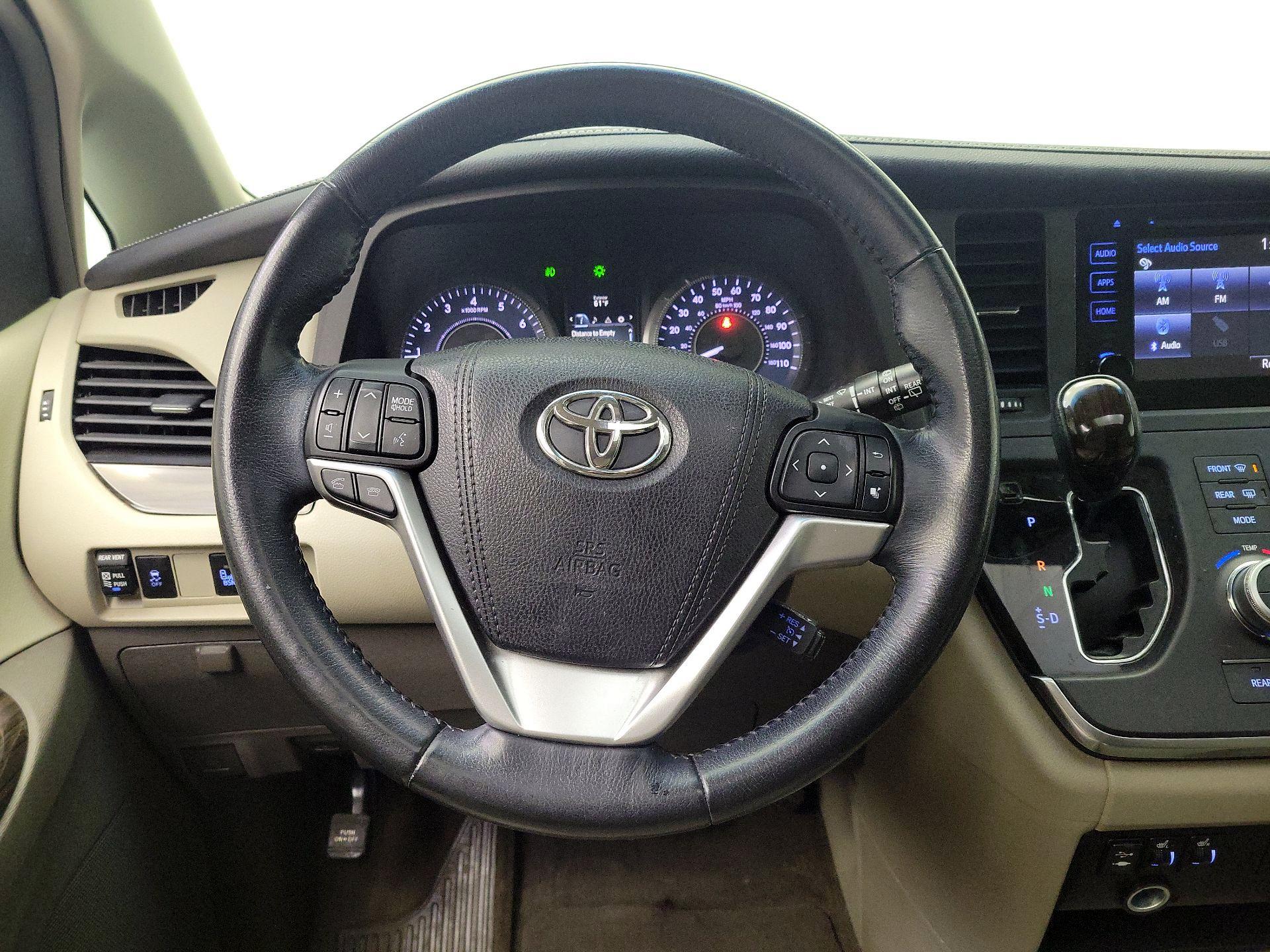 Thumbnail: 2015 Toyota Sienna - 10