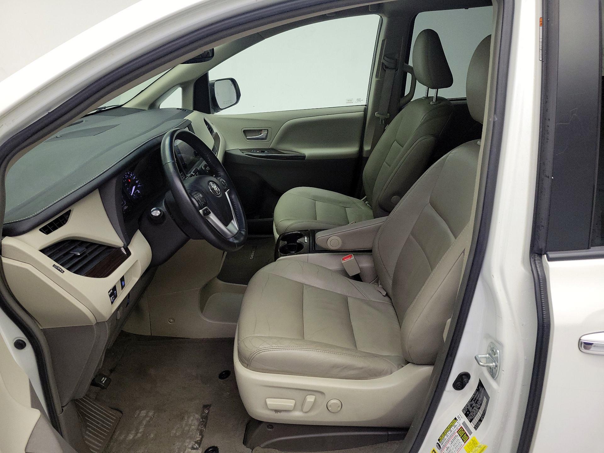 Thumbnail: 2015 Toyota Sienna - 11