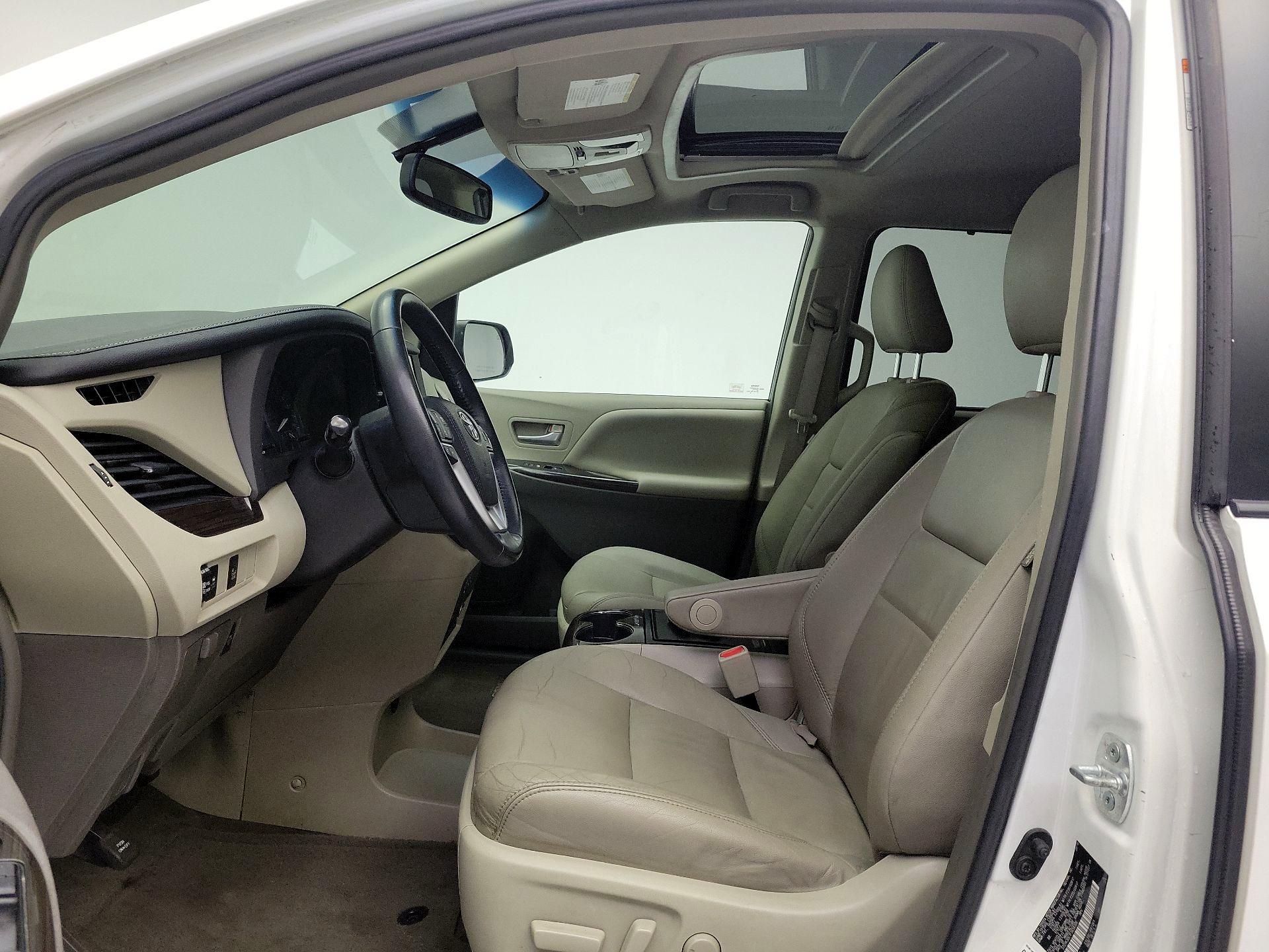 Thumbnail: 2015 Toyota Sienna - 19