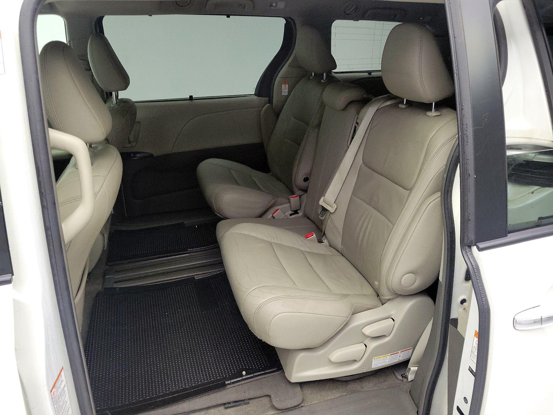 Thumbnail: 2015 Toyota Sienna - 20