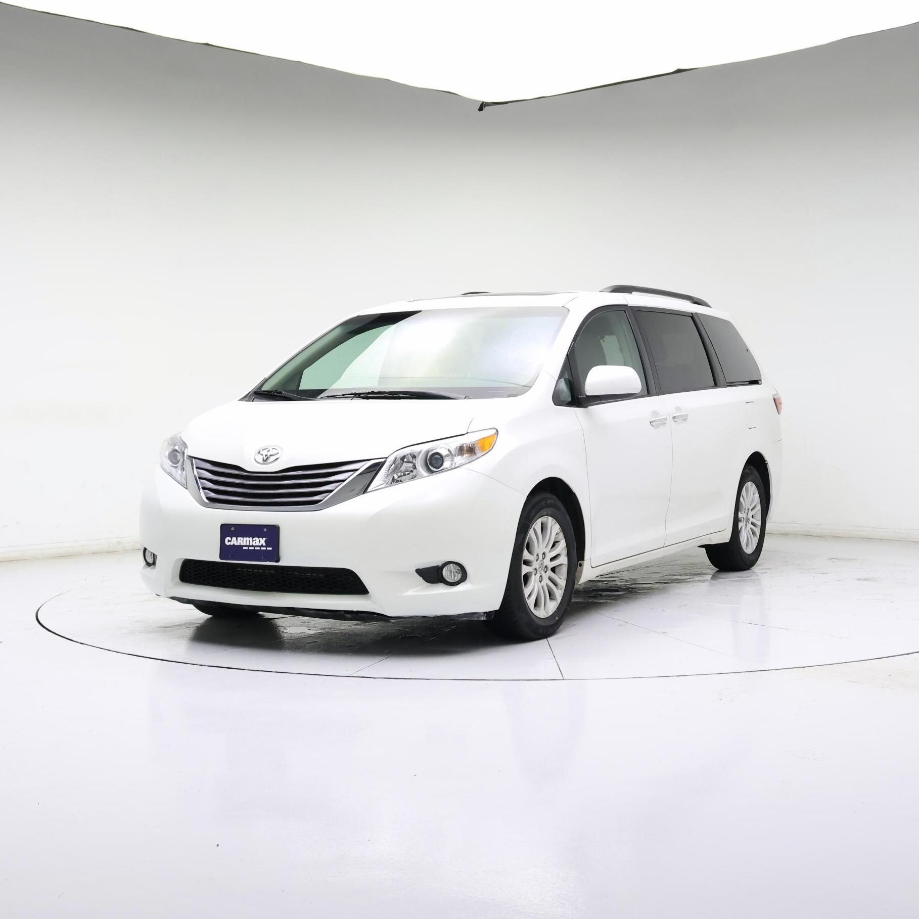Thumbnail: 2015 Toyota Sienna - 4