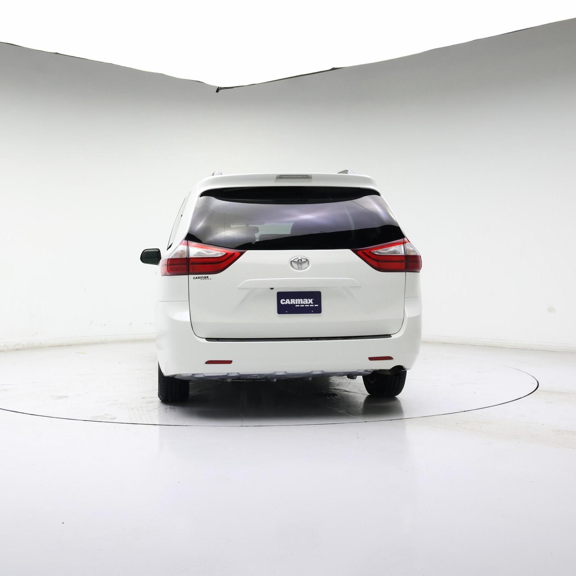 Thumbnail: 2015 Toyota Sienna - 6