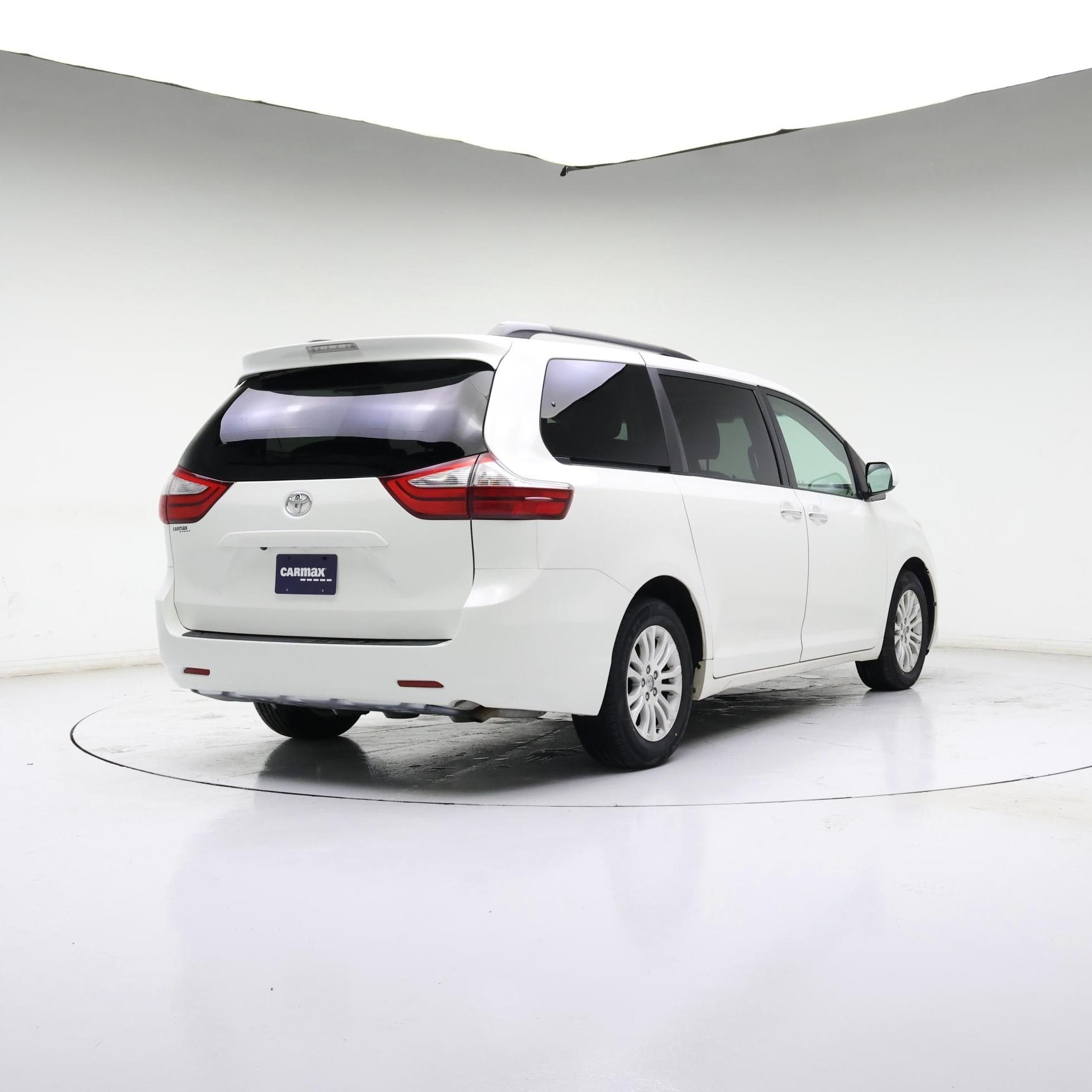 Thumbnail: 2015 Toyota Sienna - 8