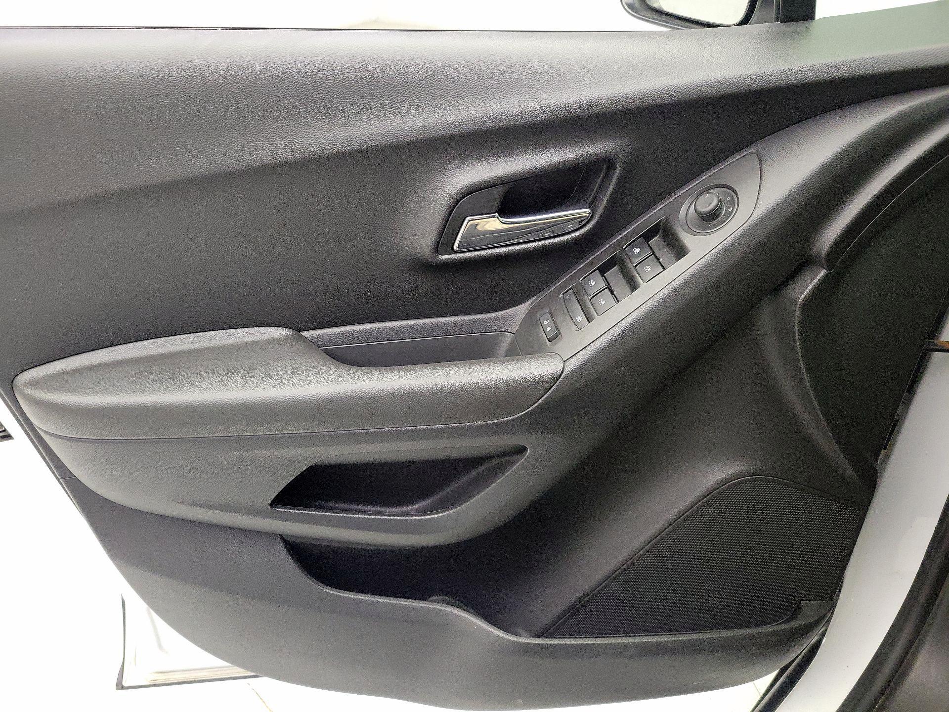 Thumbnail: 2018 Chevrolet Trax - 12