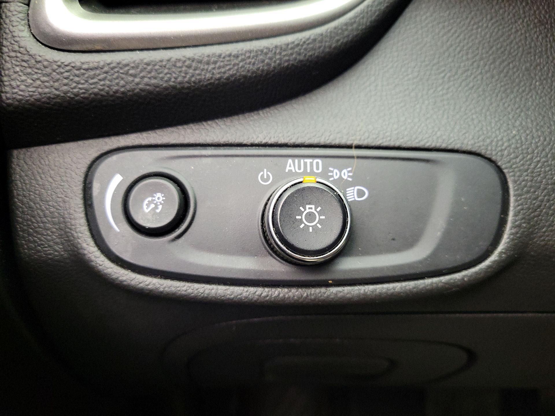 Thumbnail: 2018 Chevrolet Trax - 13