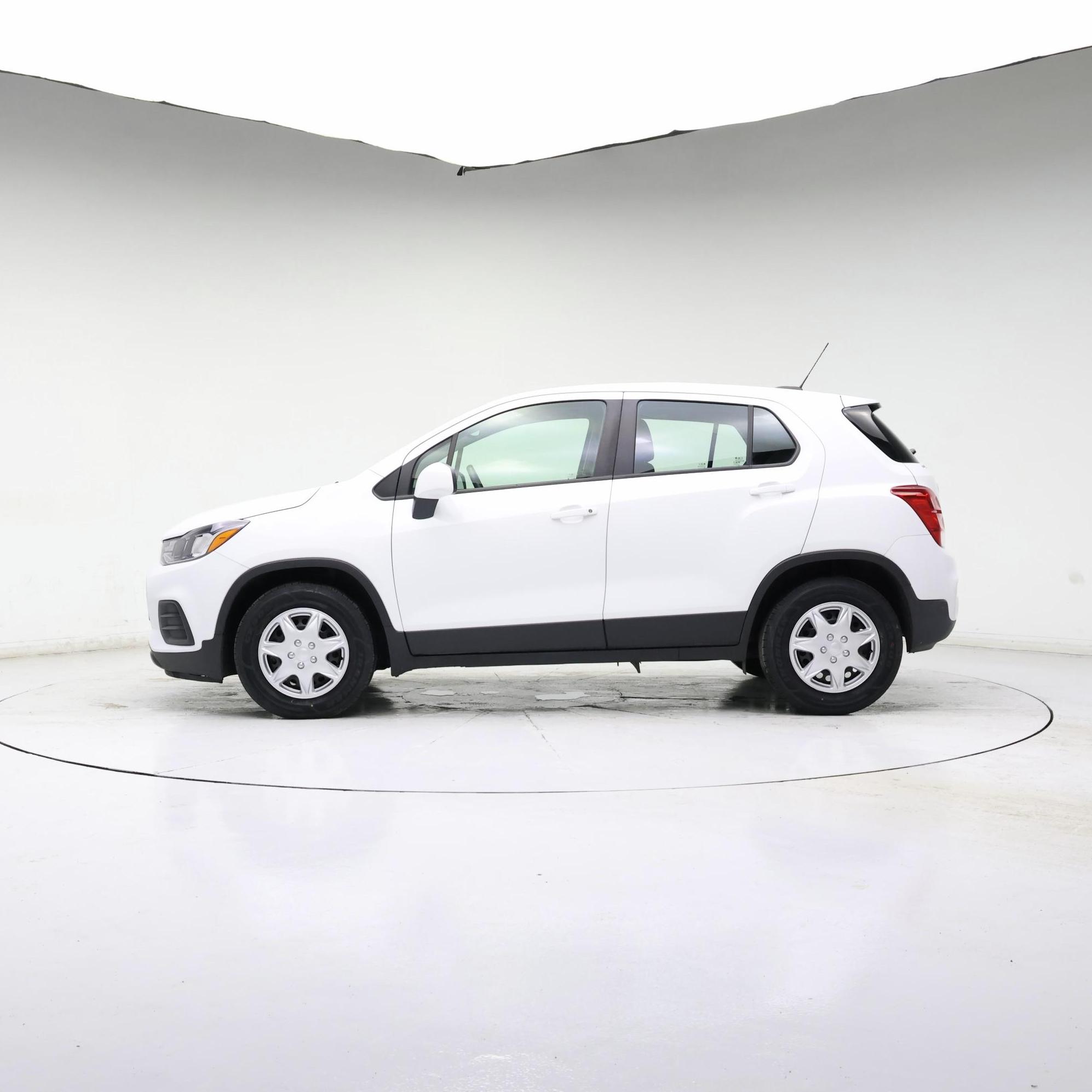 Thumbnail: 2018 Chevrolet Trax - 3