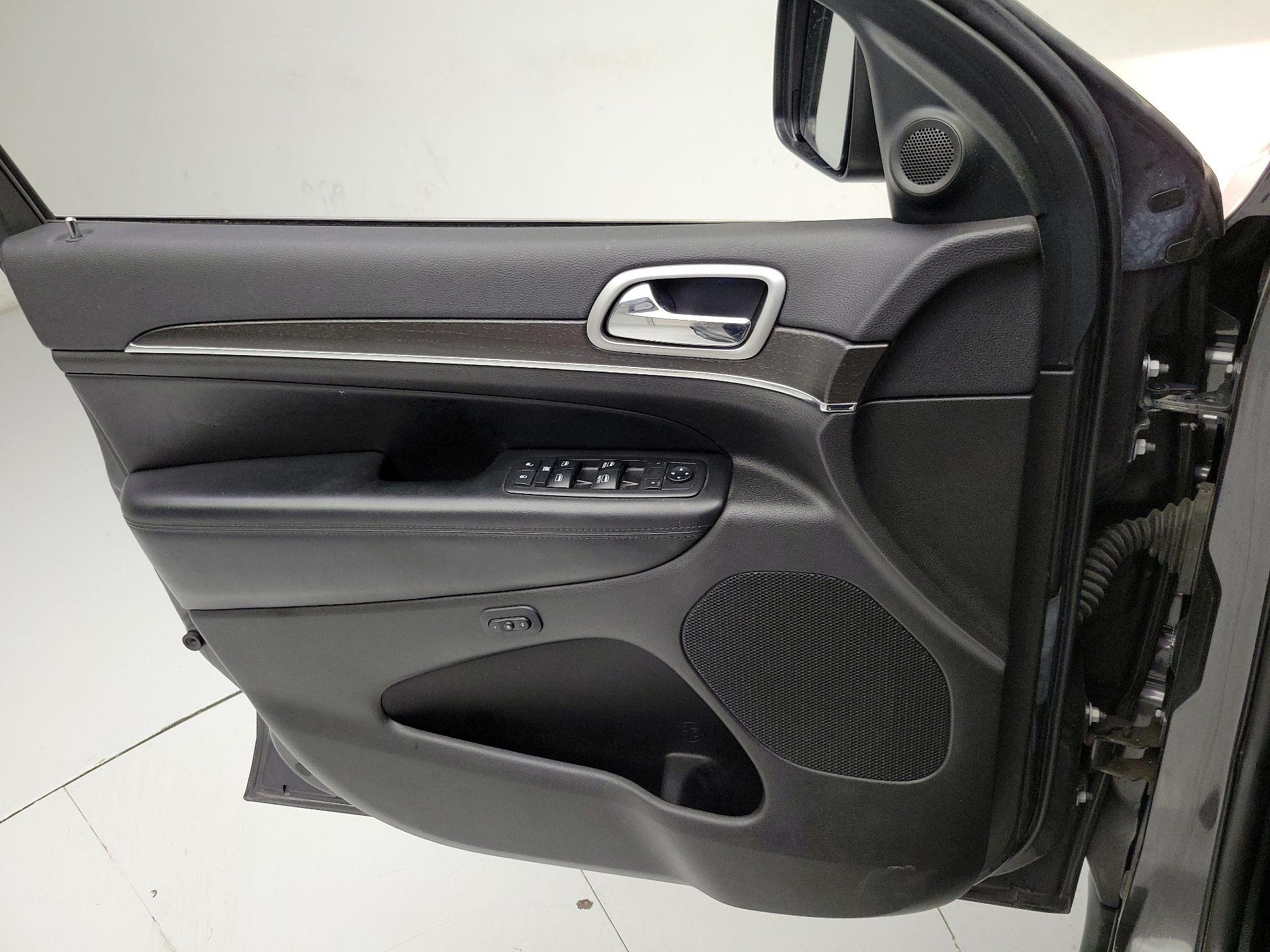 Thumbnail: 2018 Jeep Grand Cherokee - 12