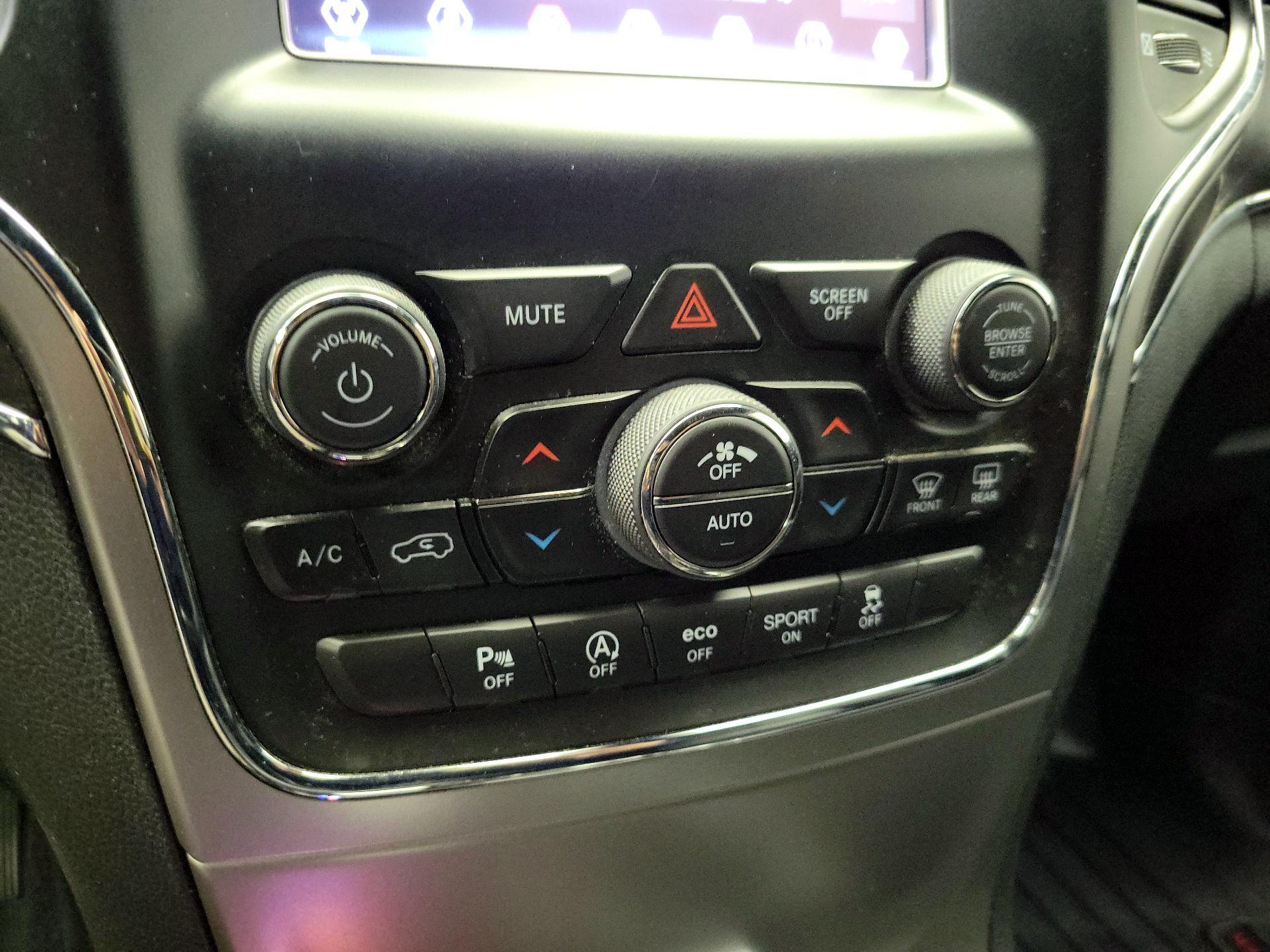 Thumbnail: 2018 Jeep Grand Cherokee - 16