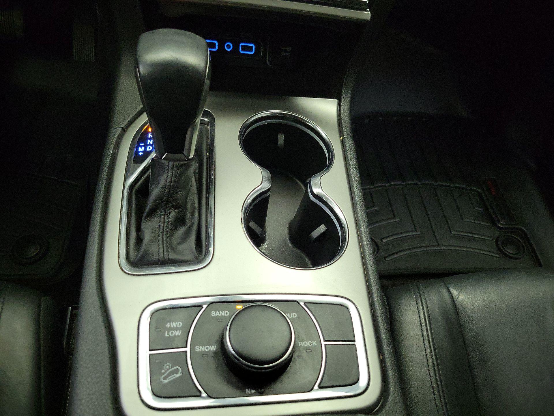 Thumbnail: 2018 Jeep Grand Cherokee - 17