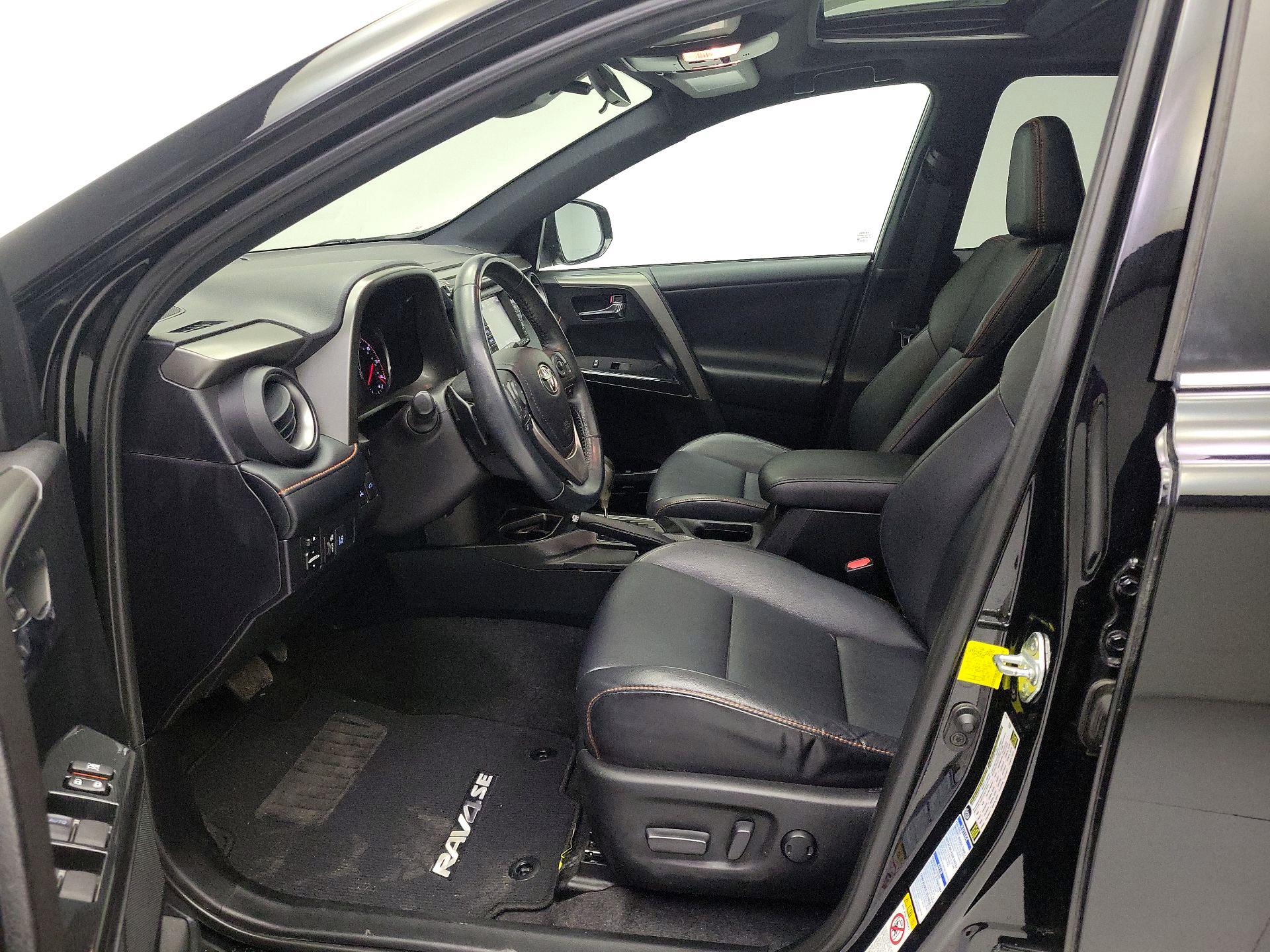 Thumbnail: 2016 Toyota RAV4 - 11