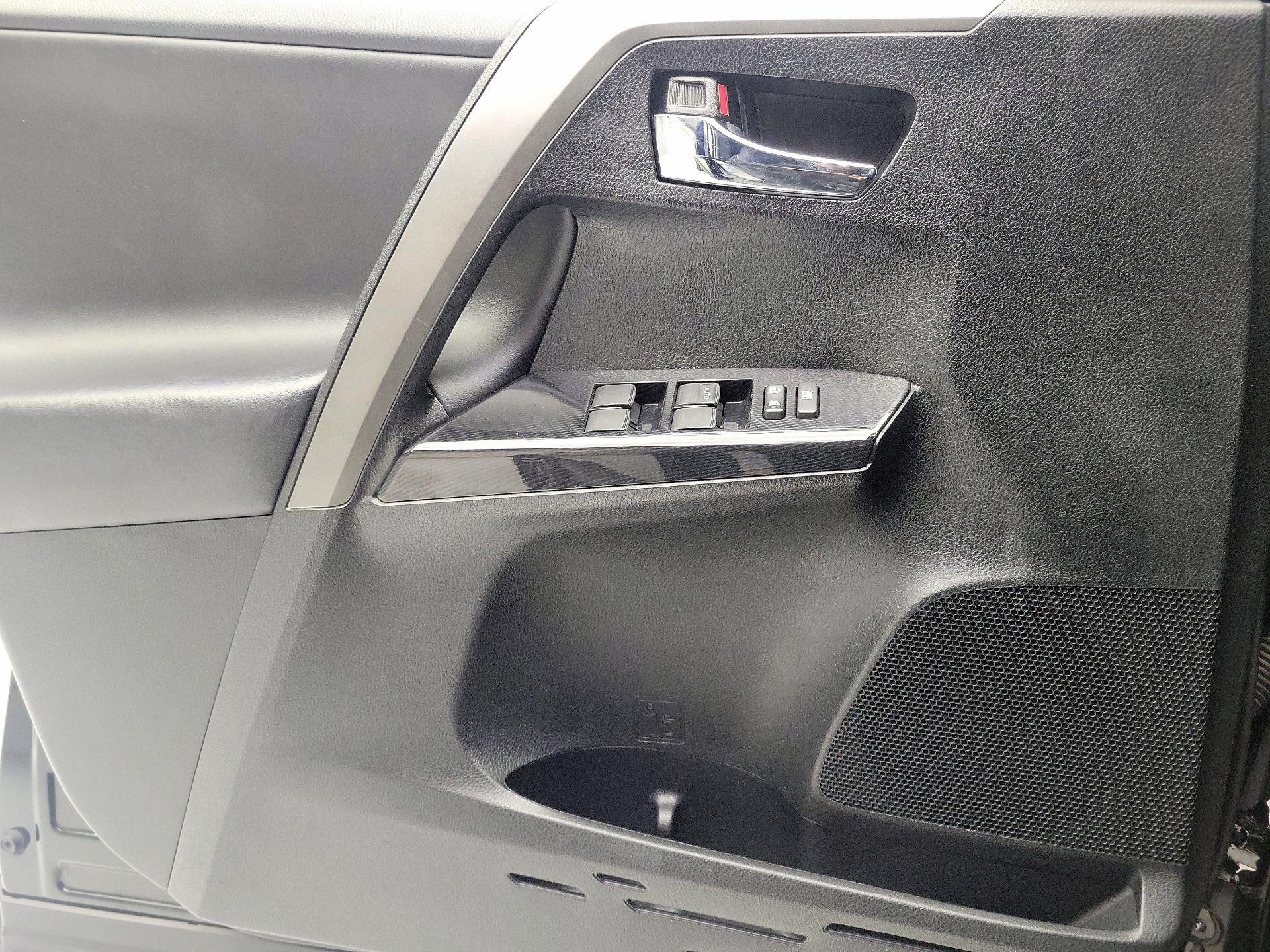 Thumbnail: 2016 Toyota RAV4 - 12