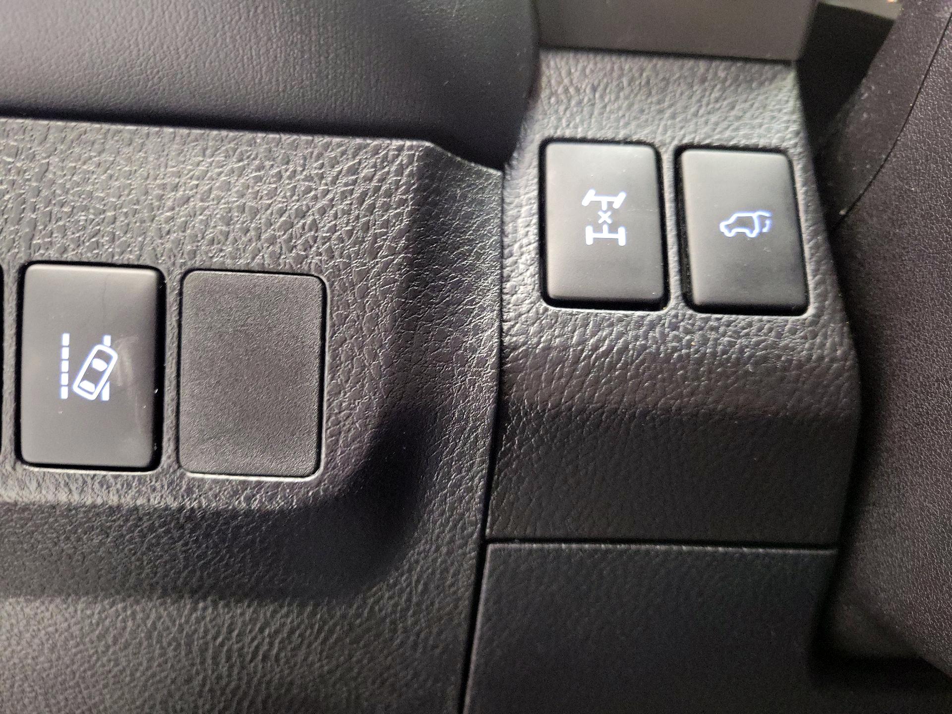 Thumbnail: 2016 Toyota RAV4 - 13