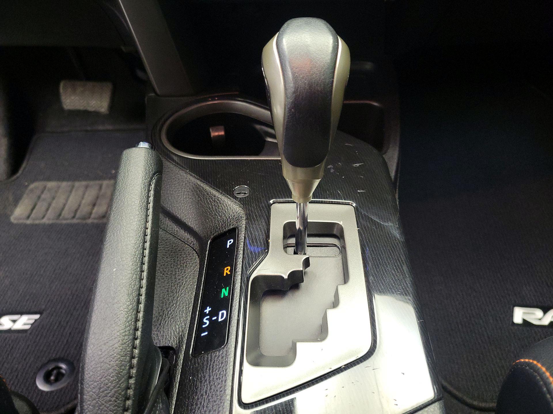 Thumbnail: 2016 Toyota RAV4 - 17