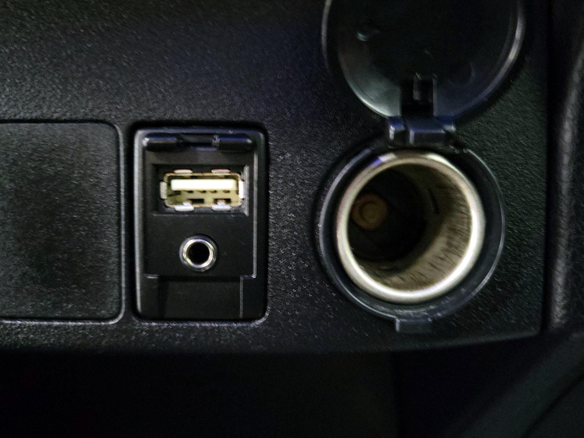 Thumbnail: 2016 Toyota RAV4 - 18