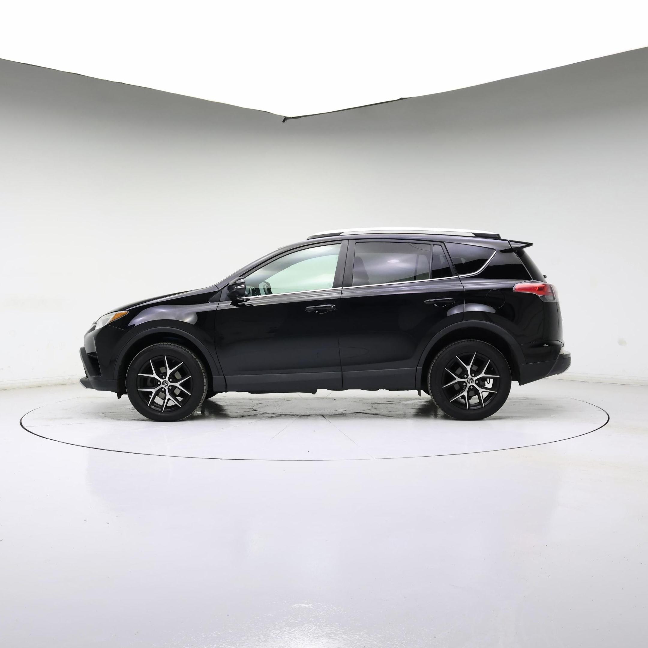 Thumbnail: 2016 Toyota RAV4 - 3