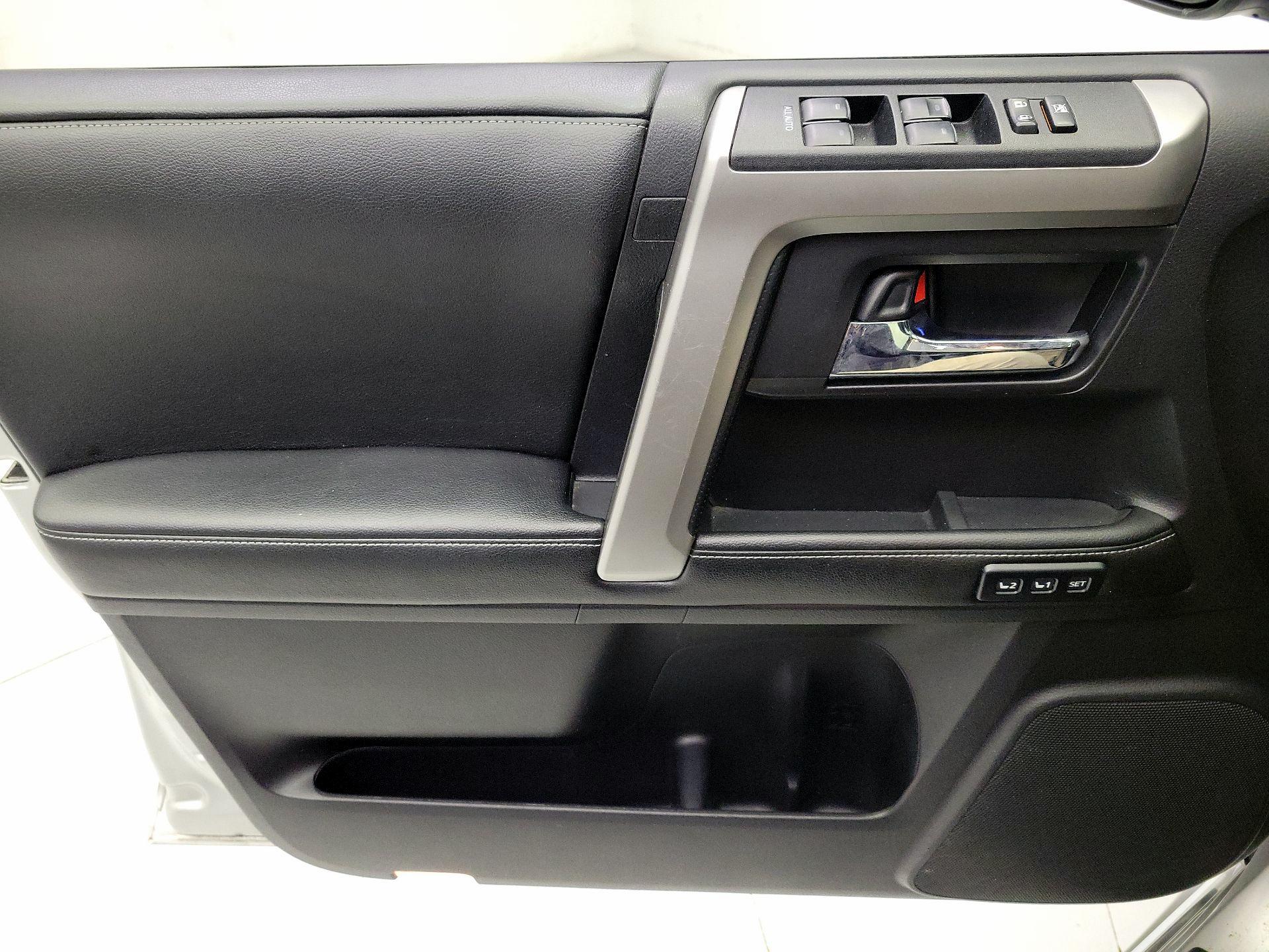 Thumbnail: 2014 Toyota 4Runner - 12