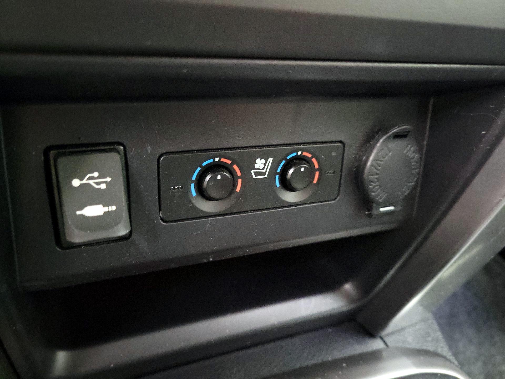 Thumbnail: 2014 Toyota 4Runner - 17