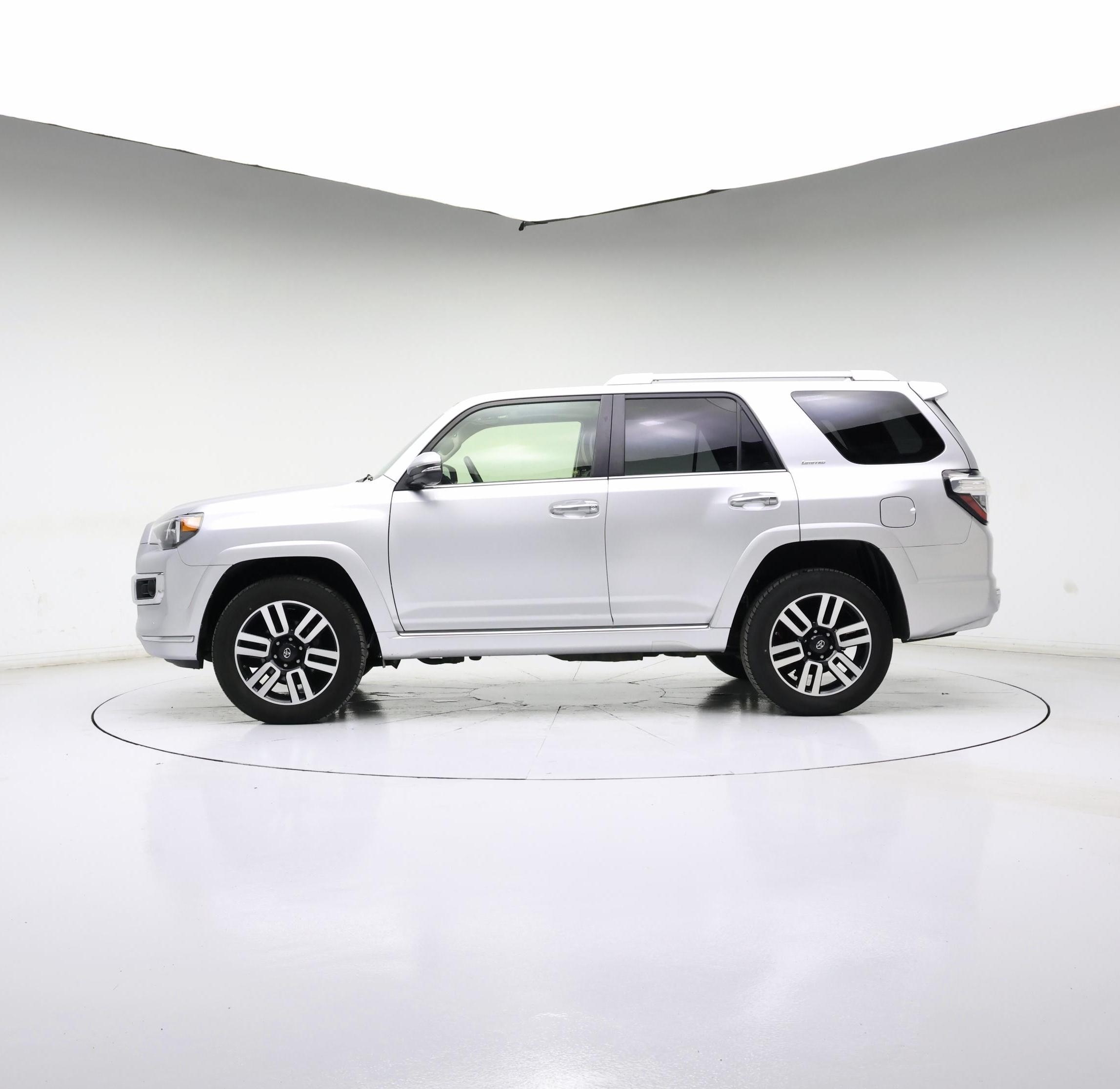 Thumbnail: 2014 Toyota 4Runner - 3