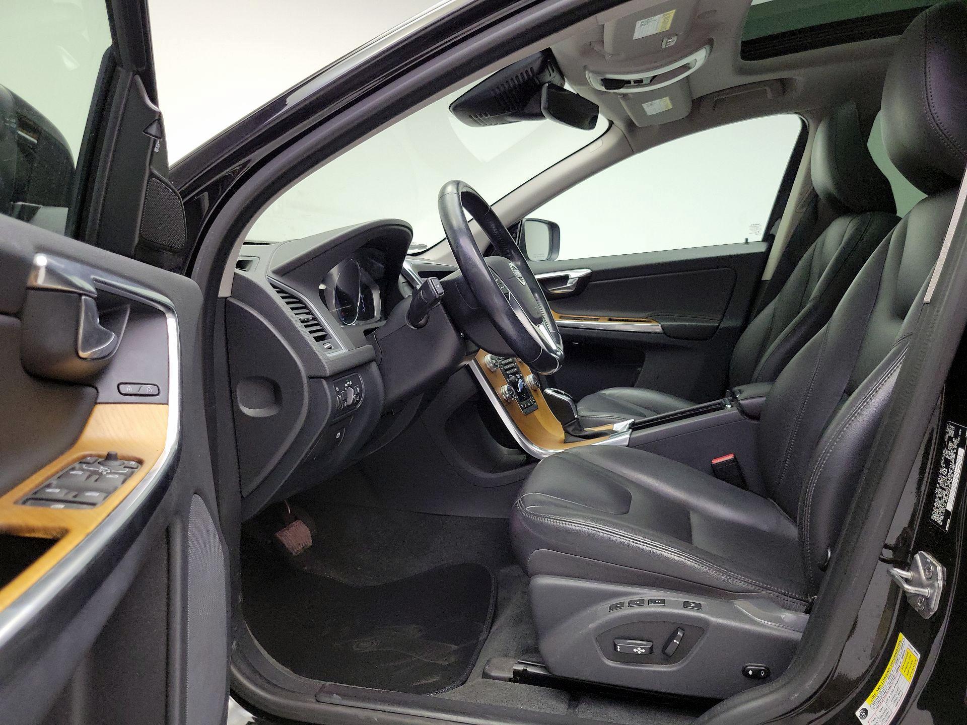 Thumbnail: 2017 Volvo XC60 - 11