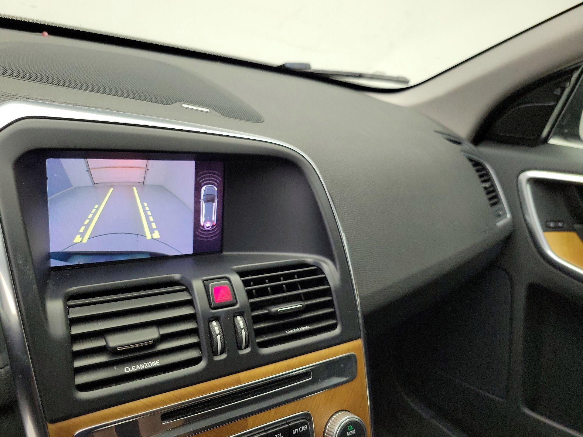 Thumbnail: 2017 Volvo XC60 - 14