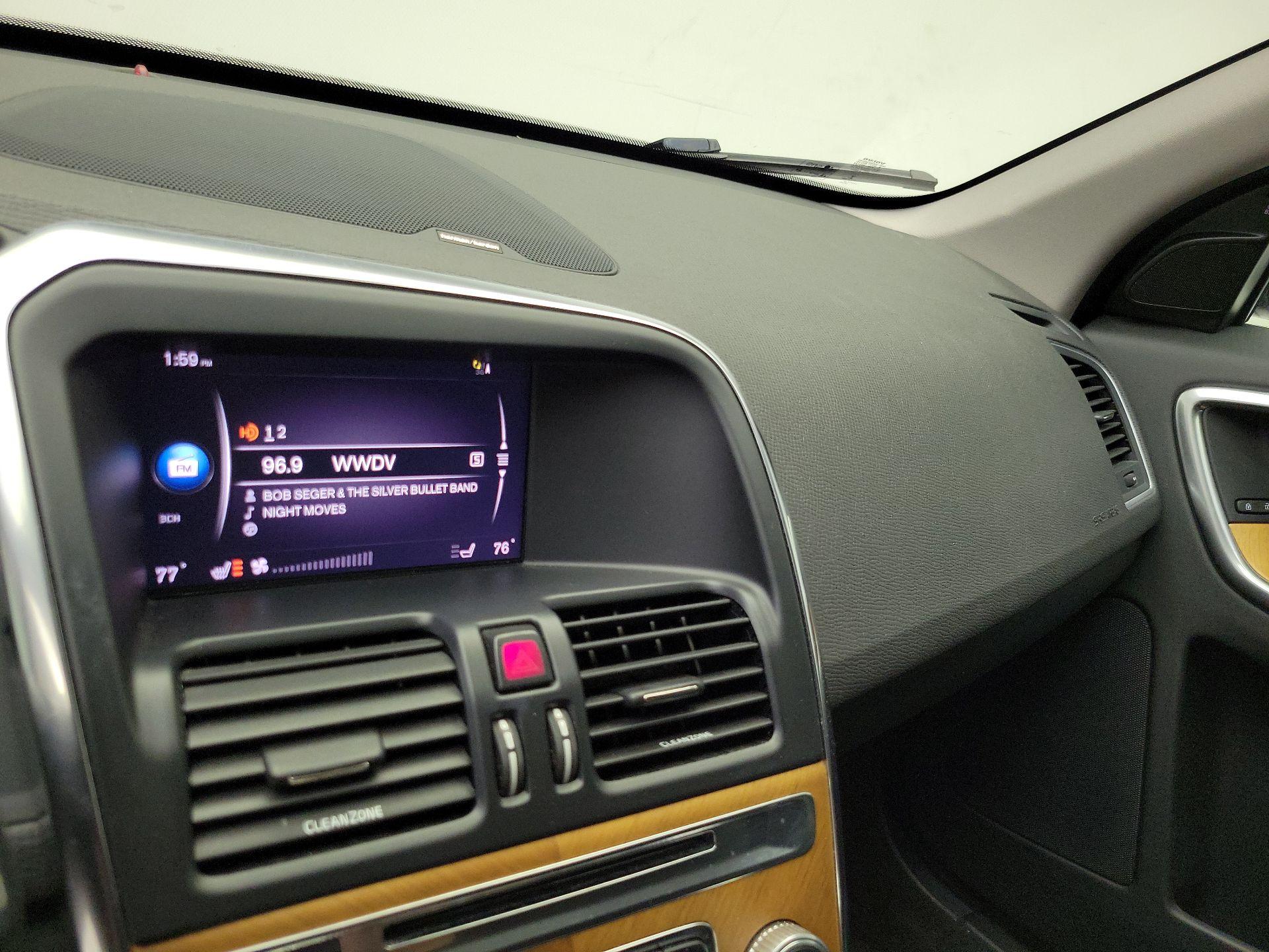 Thumbnail: 2017 Volvo XC60 - 15