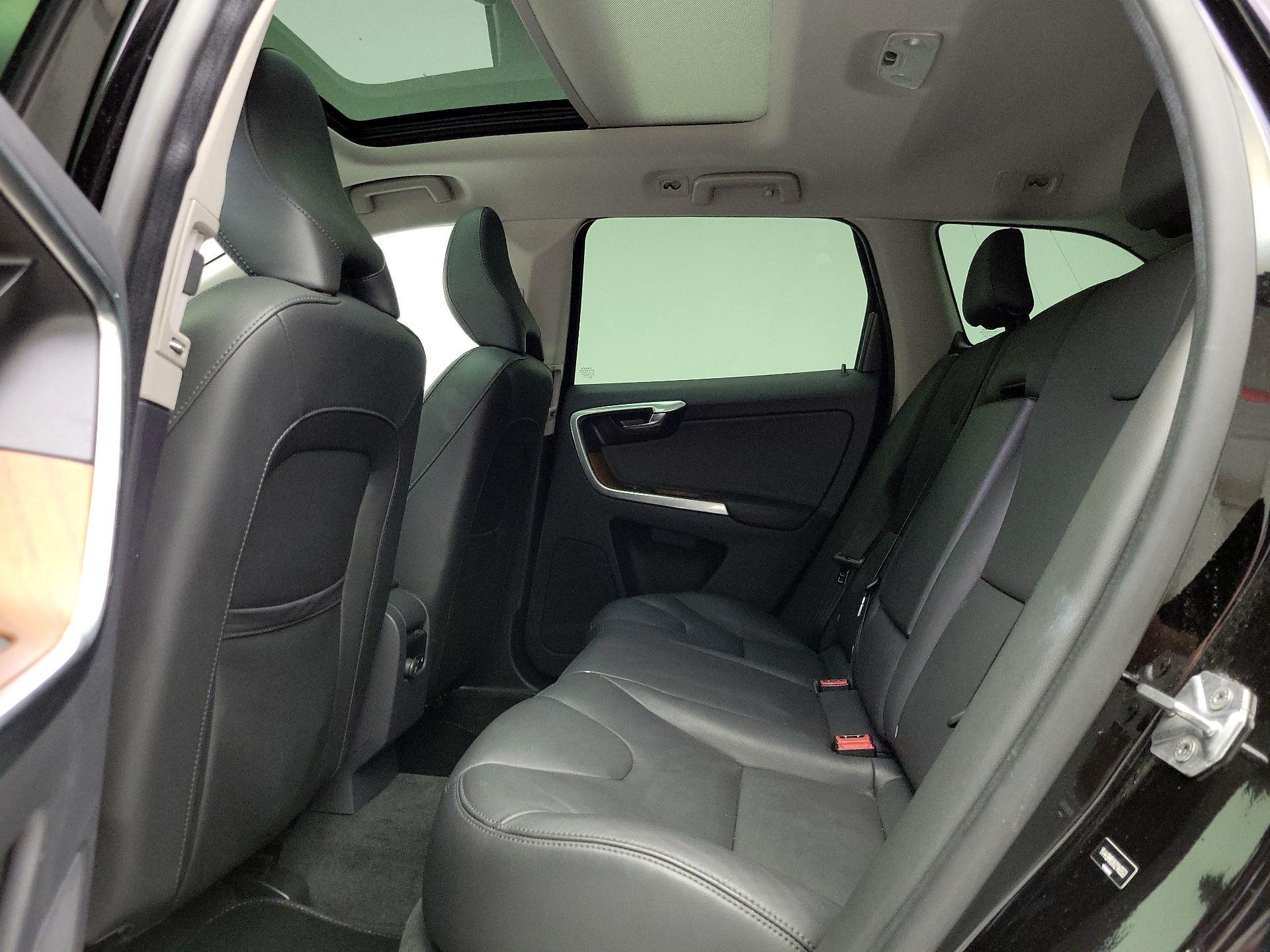 Thumbnail: 2017 Volvo XC60 - 20