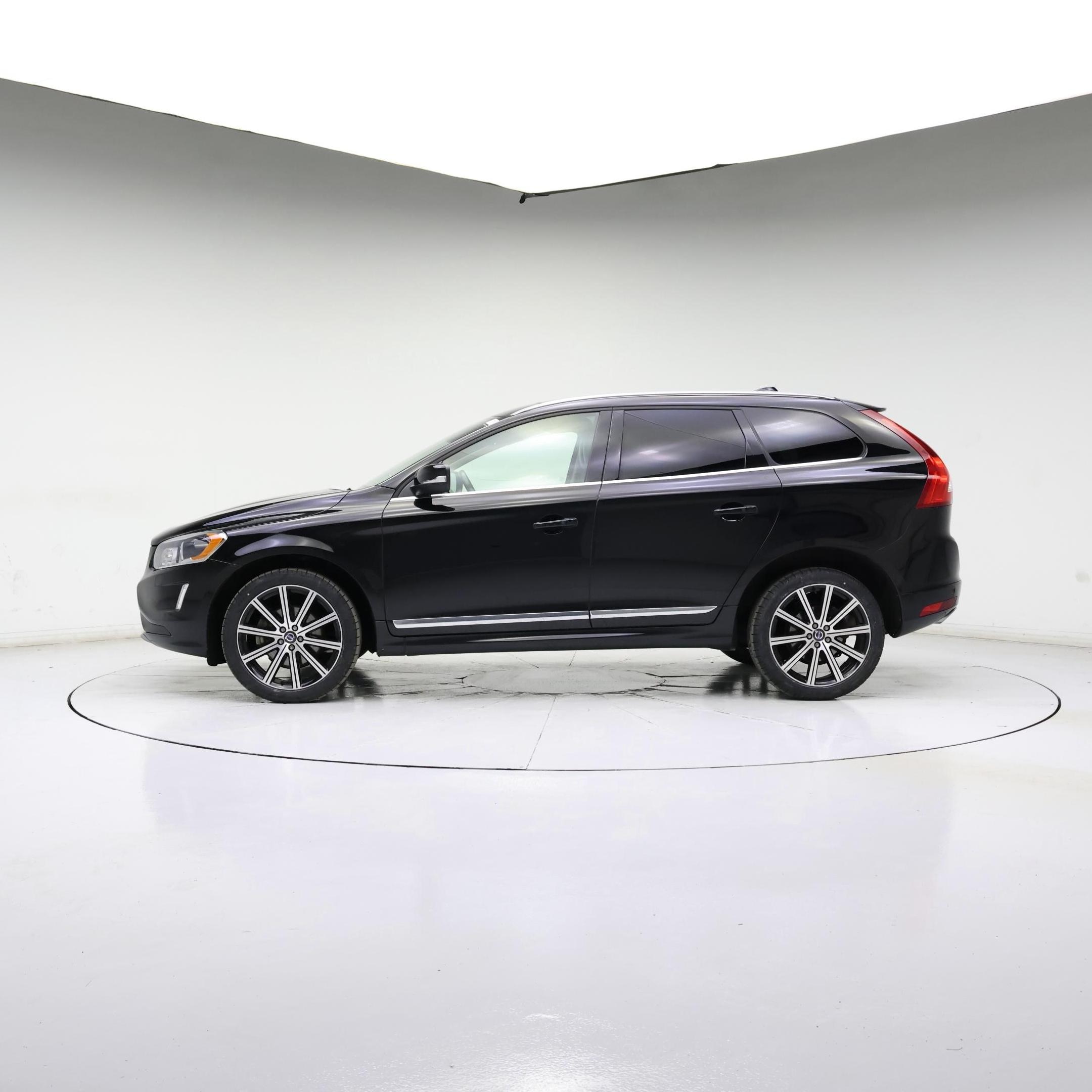 Thumbnail: 2017 Volvo XC60 - 3