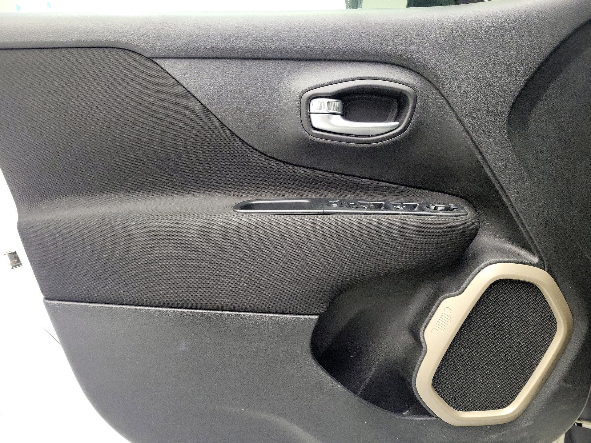 Thumbnail: 2017 Jeep Renegade - 12