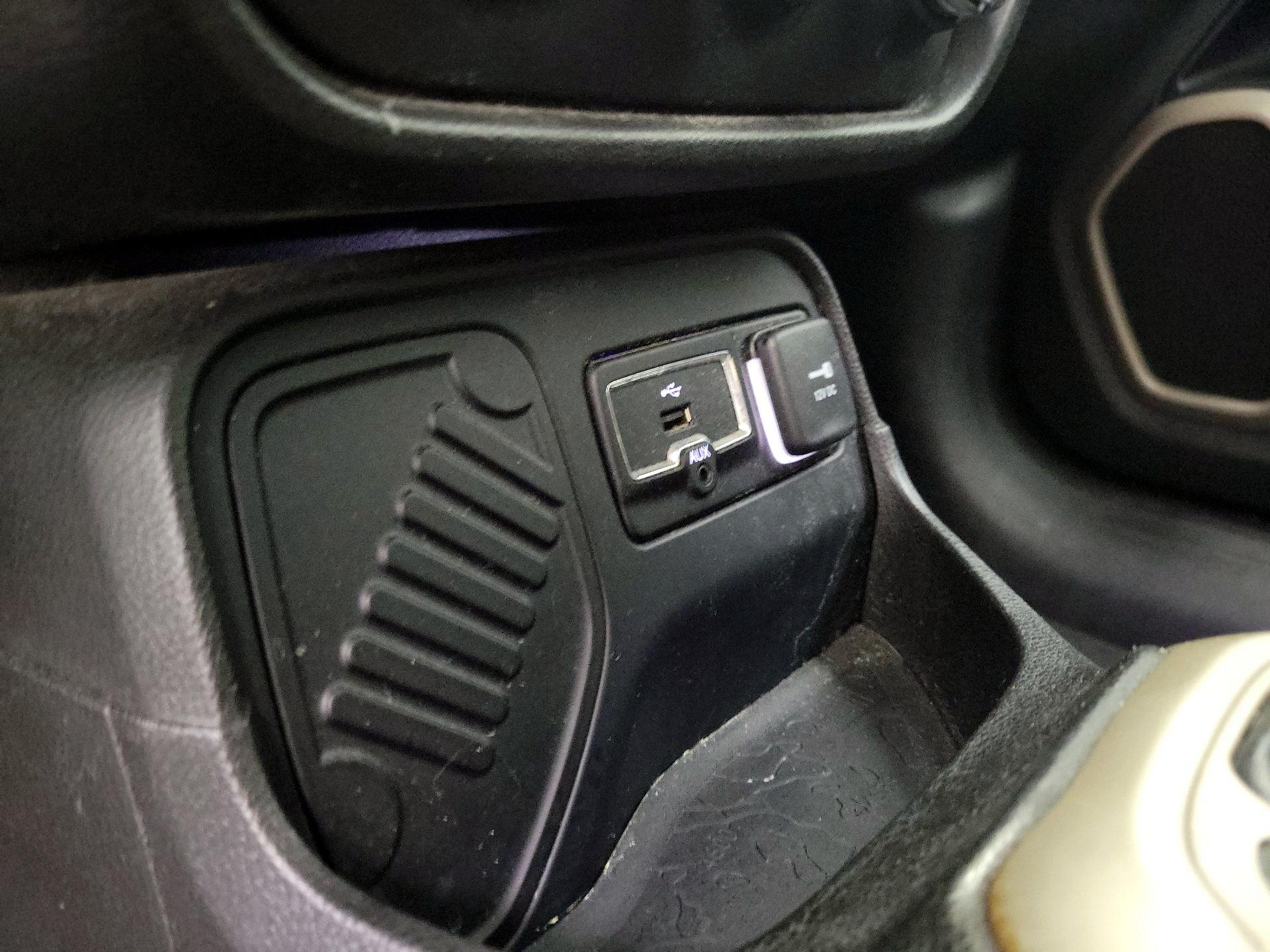 Thumbnail: 2017 Jeep Renegade - 18