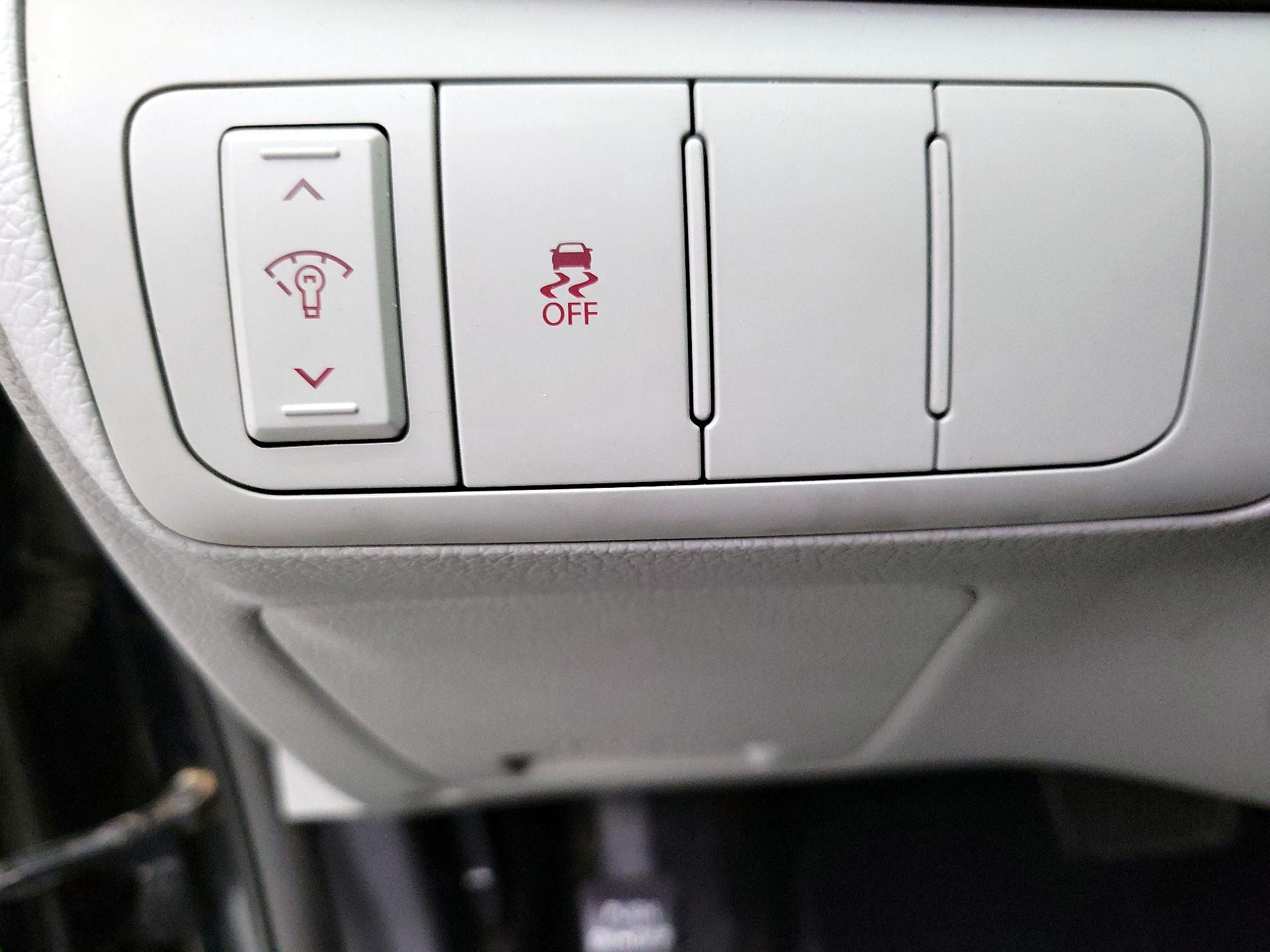 Thumbnail: 2014 Kia Optima - 13