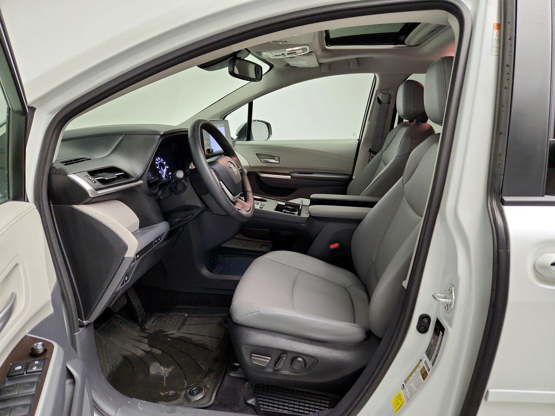 Thumbnail: 2023 Toyota Sienna - 11