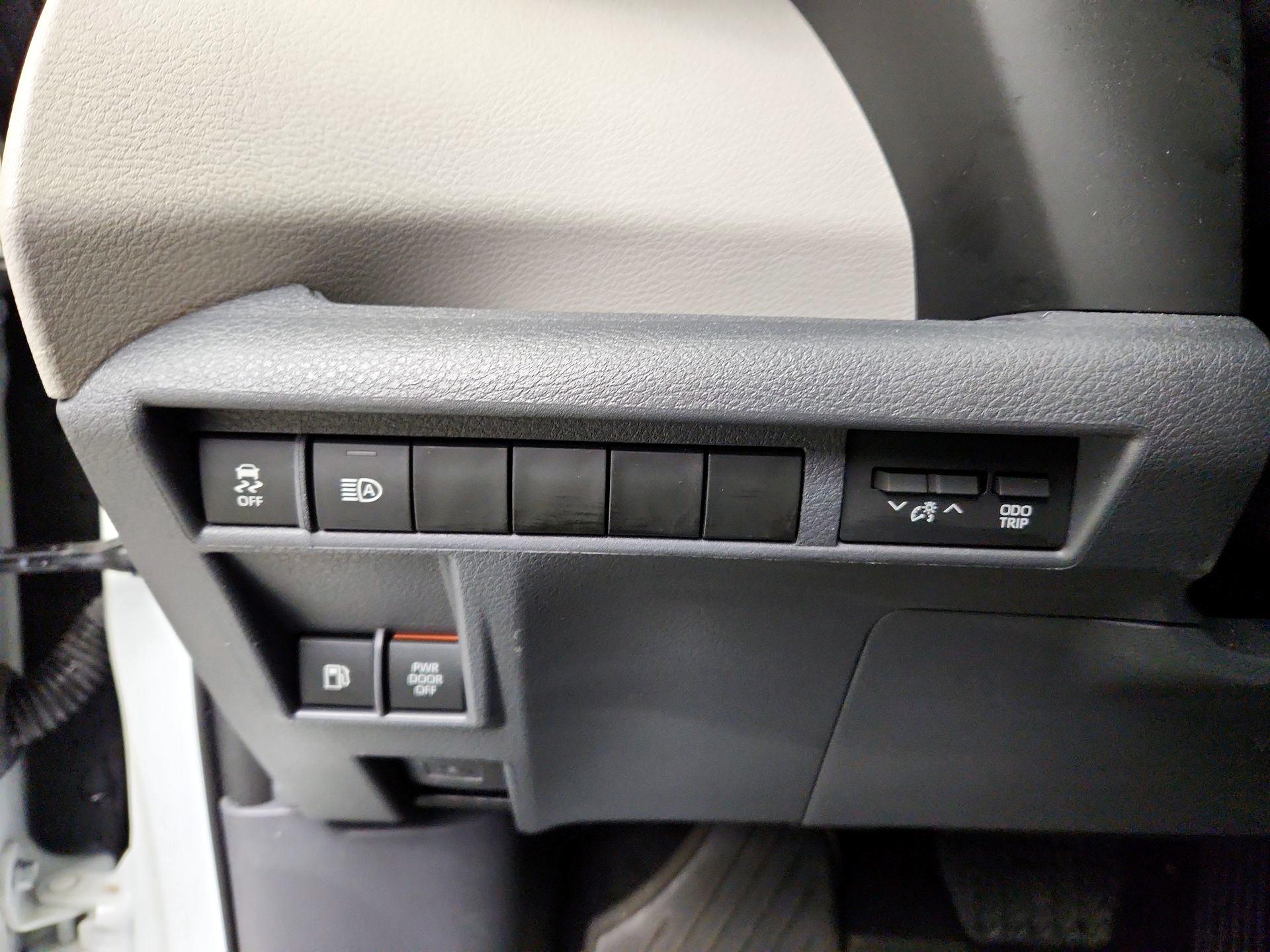 Thumbnail: 2023 Toyota Sienna - 13