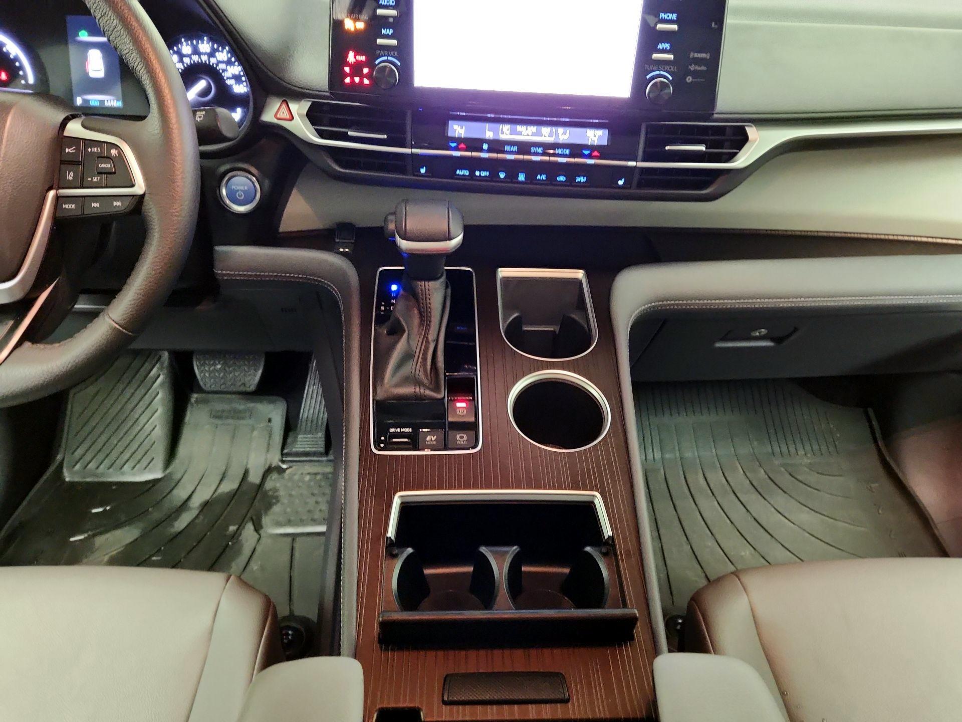 Thumbnail: 2023 Toyota Sienna - 17