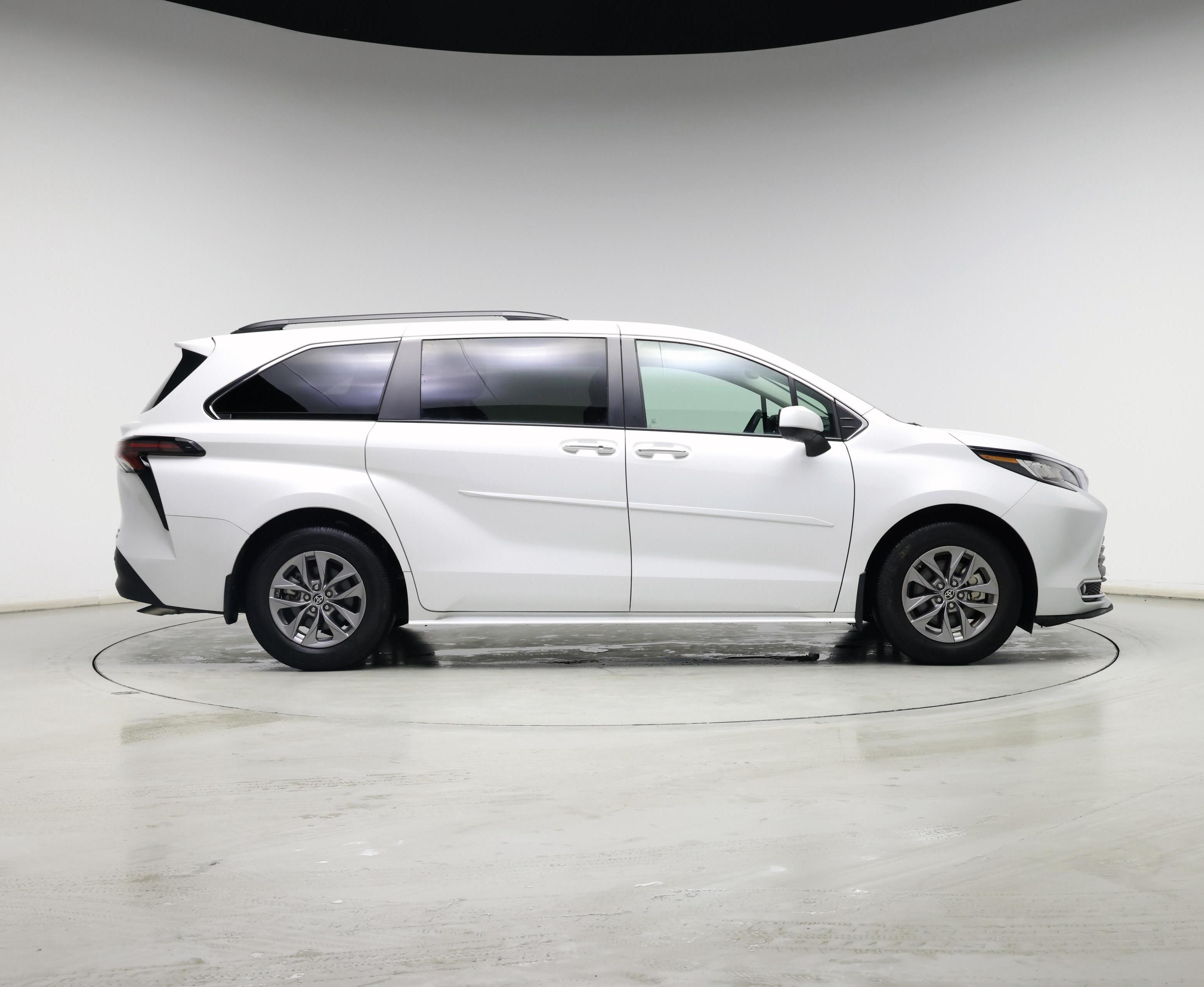 Thumbnail: 2023 Toyota Sienna - 7